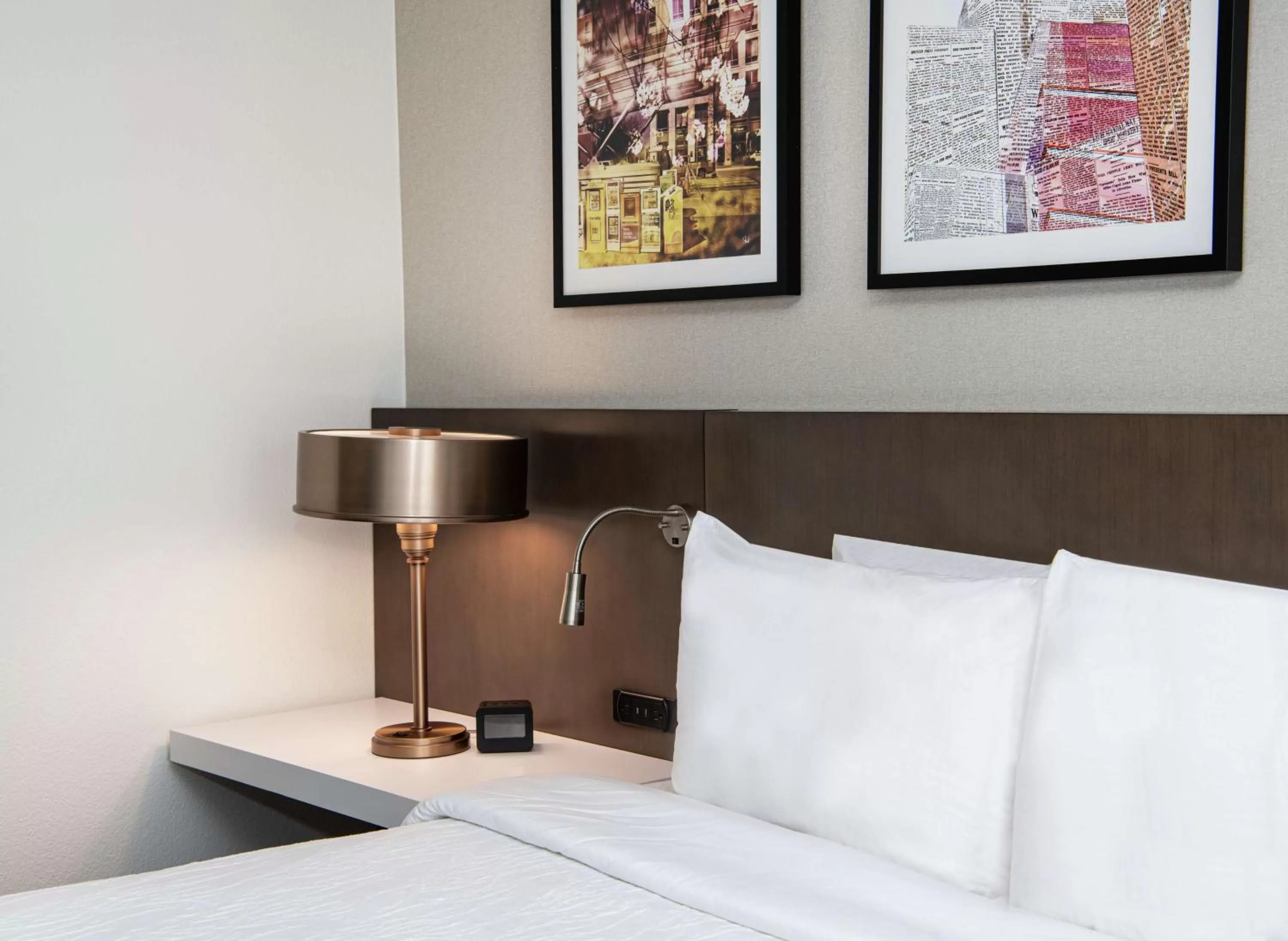 Bed in Hilton Garden Inn BWI Airport