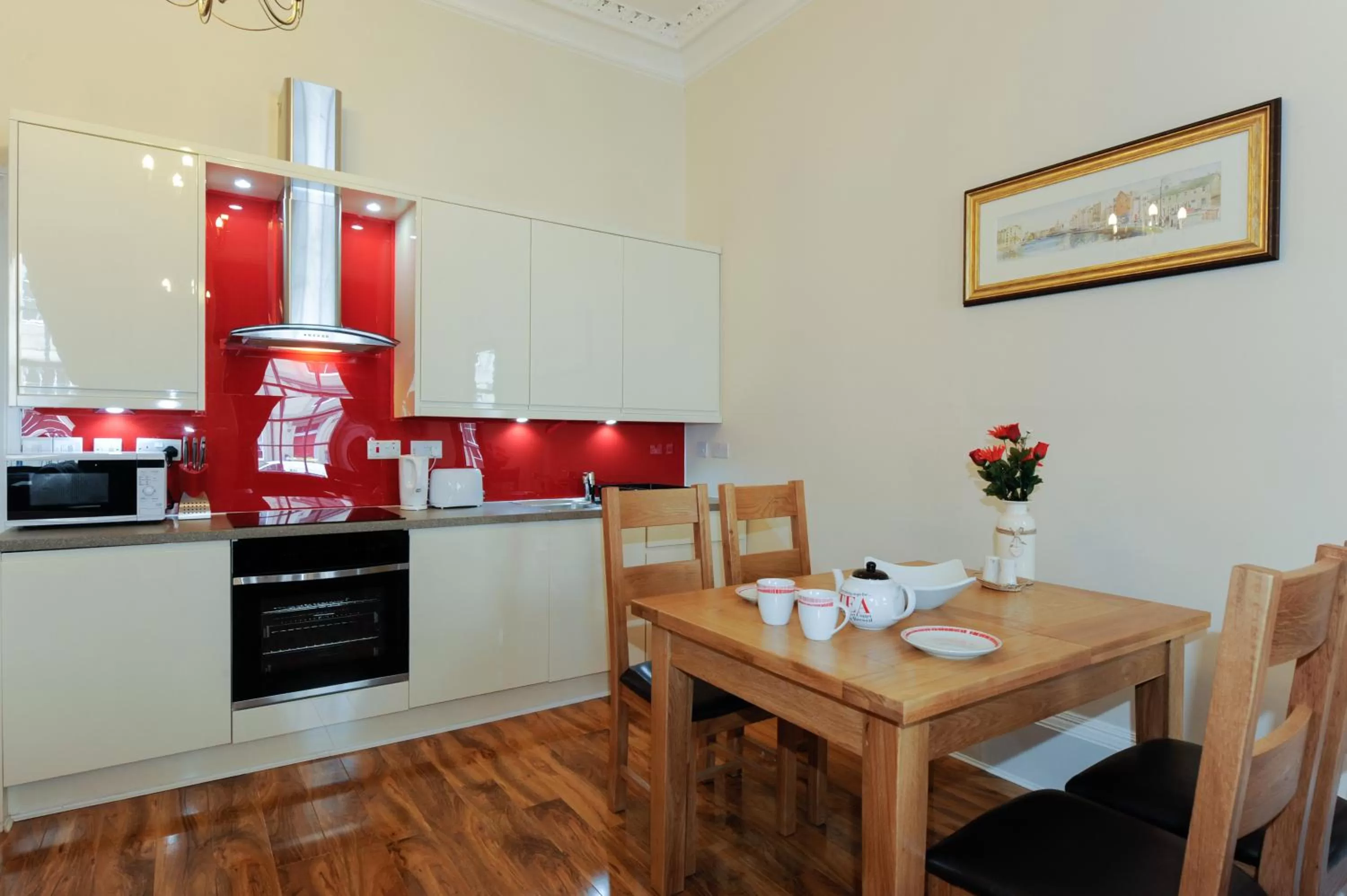 Kitchen or kitchenette in Edinburgh City Suites