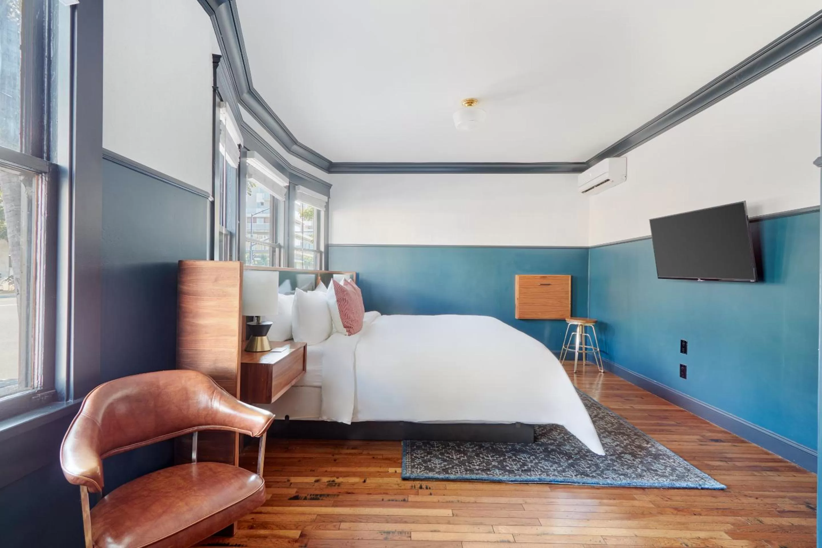 Living room, Bed in Sonder The Baker