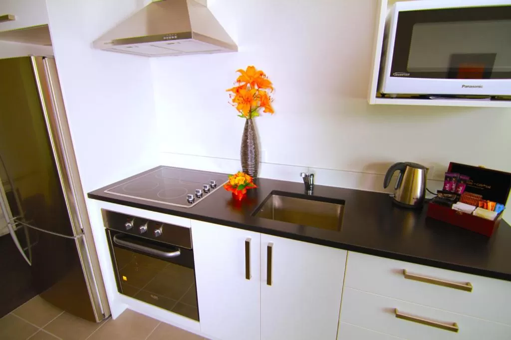 Kitchen or kitchenette in Airport Palms Motel