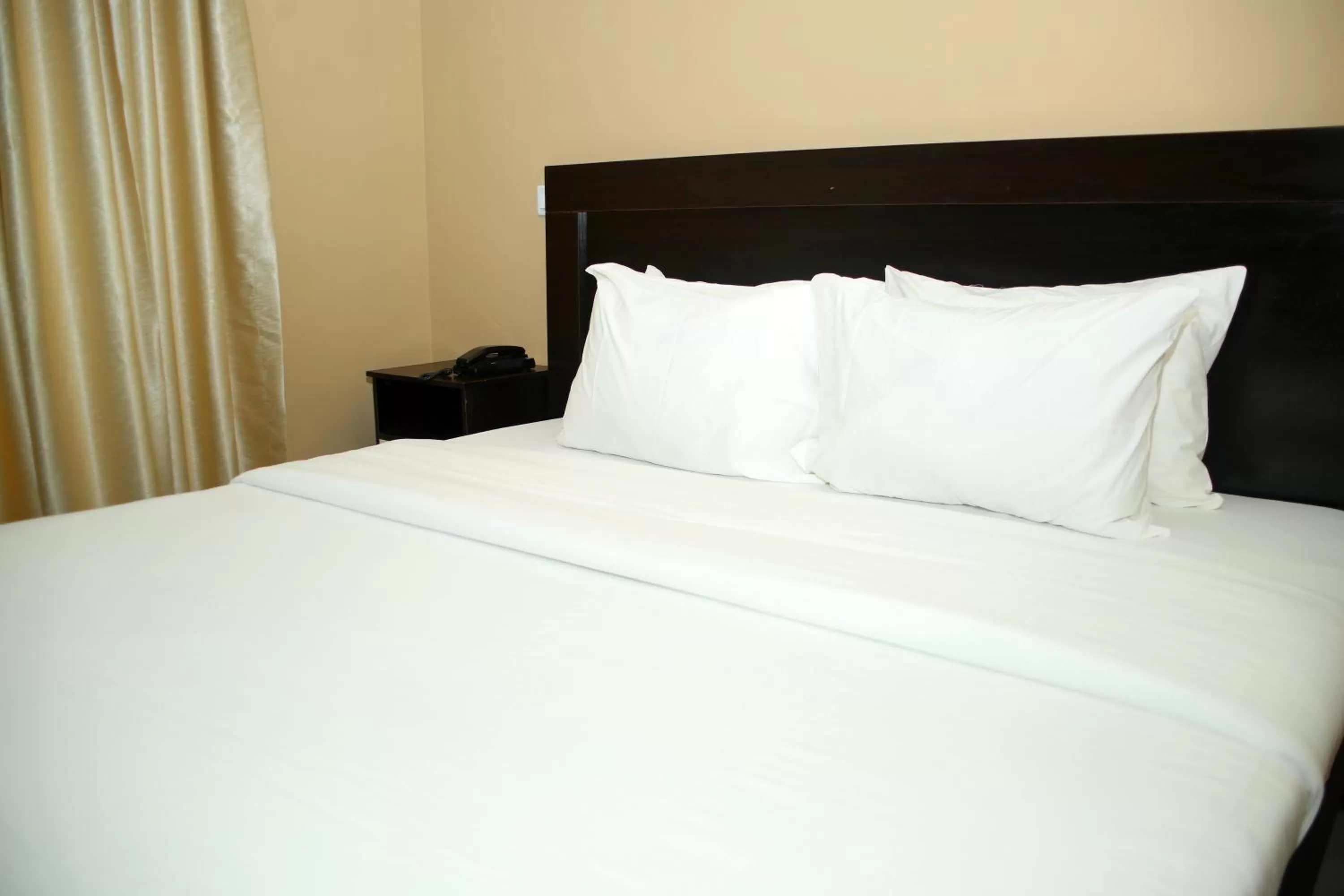 Bed in Hotel Capitol