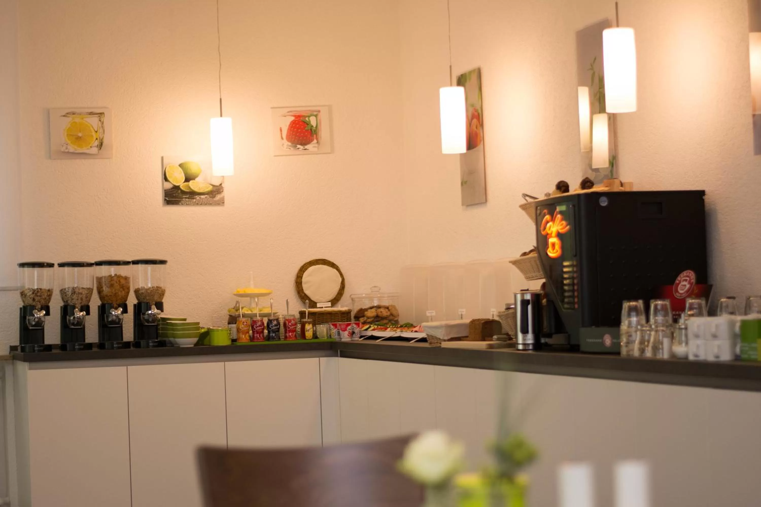 Lounge or bar, Kitchen/Kitchenette in B&B Kukione