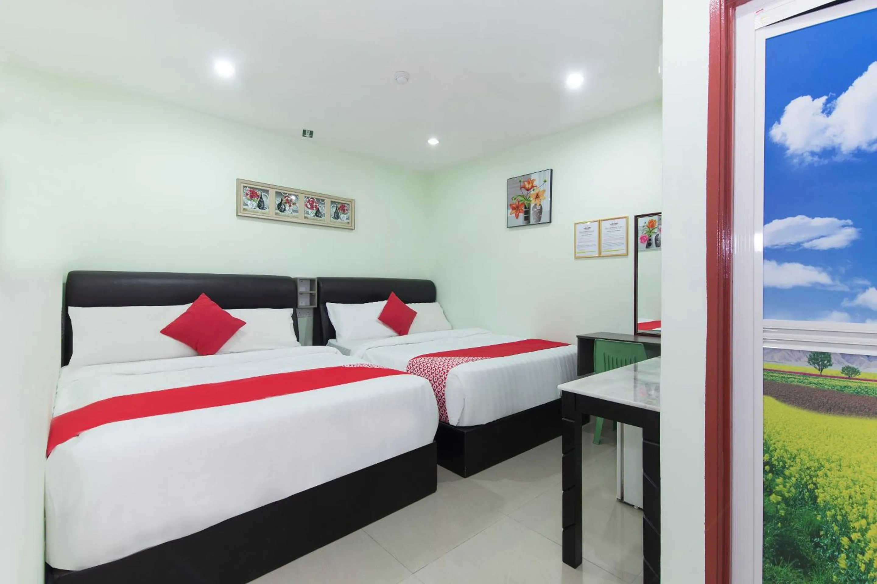 Bedroom, Bed in OYO 444 KL Empire Hotel