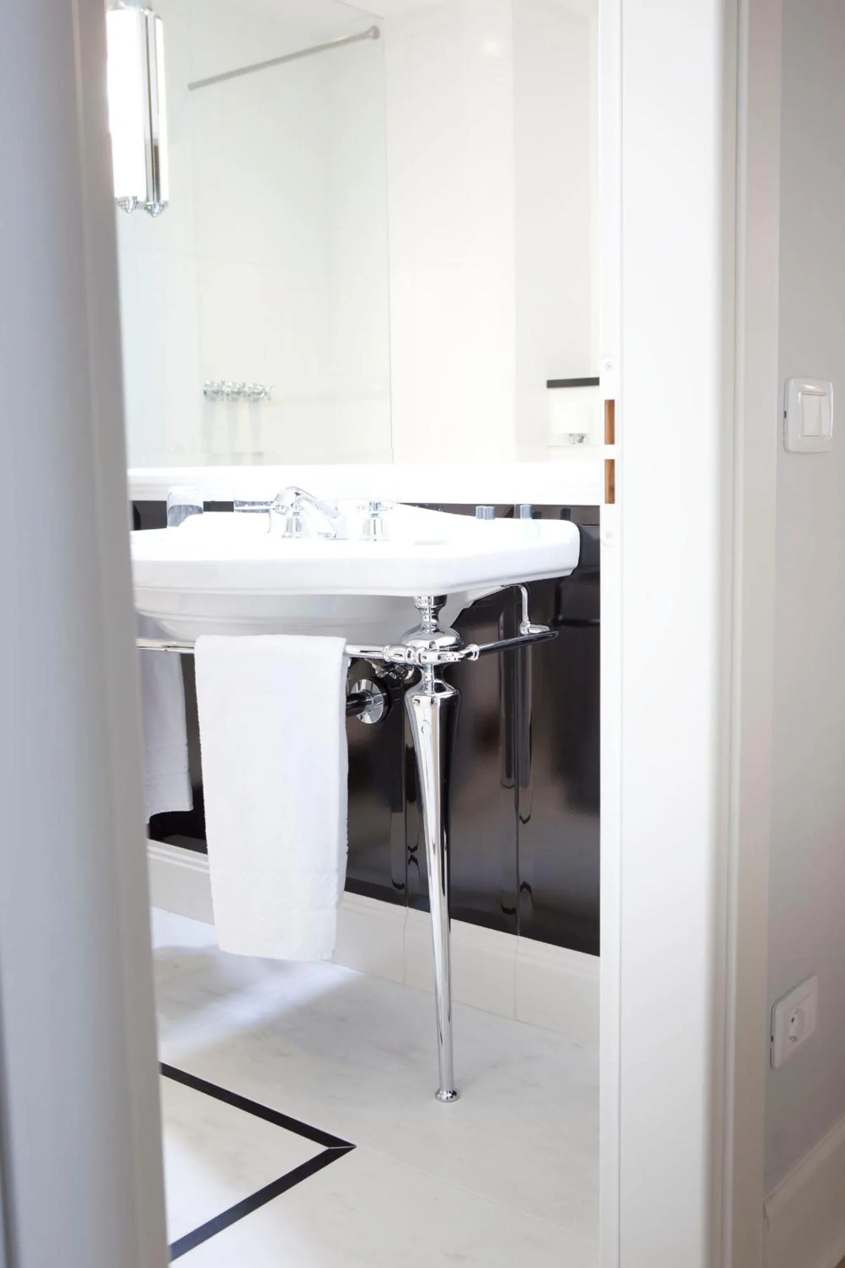 Bathroom in Hotel Riviera & Maximilian's