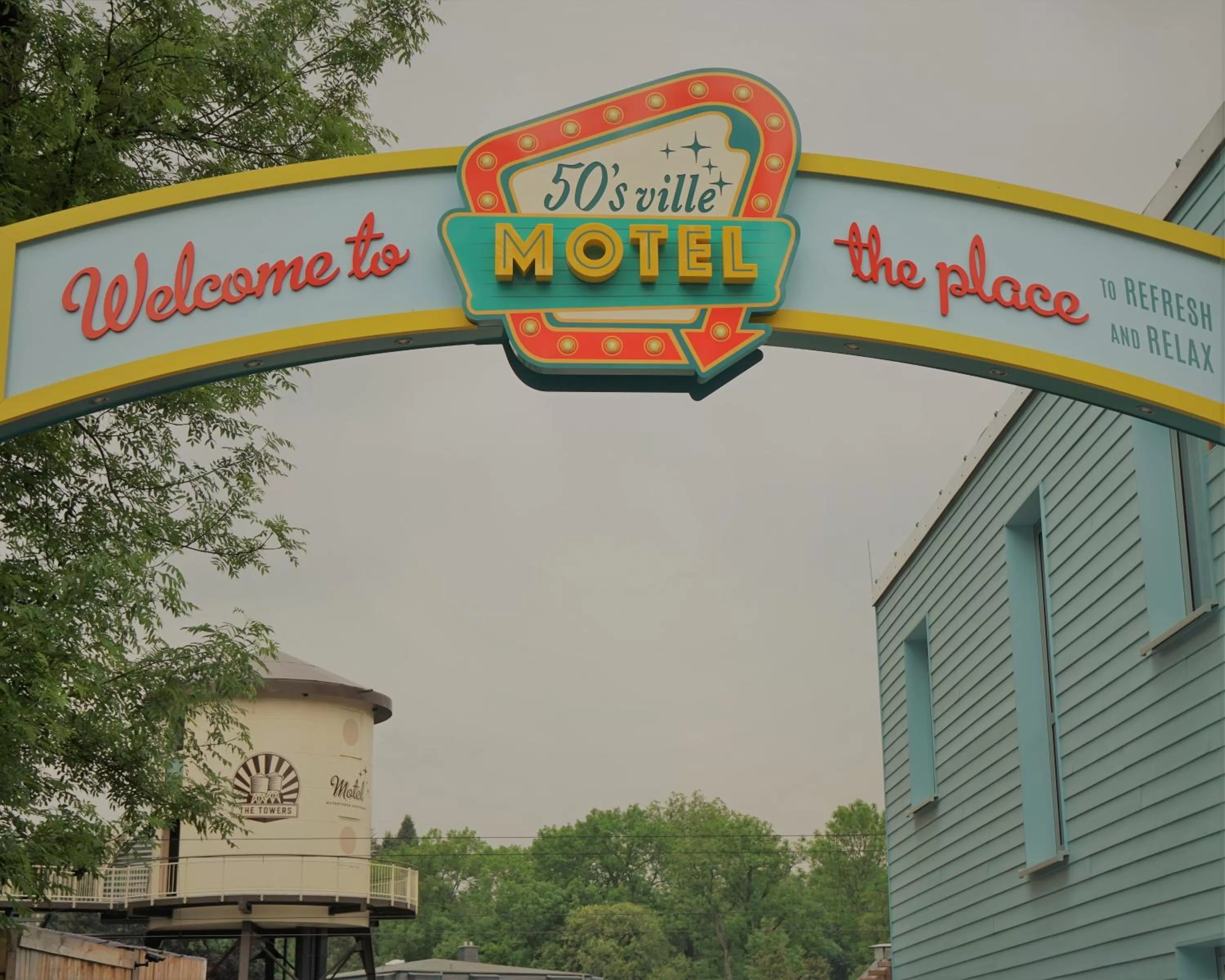 Facade/entrance in Themenhotel 50's Ville Motel