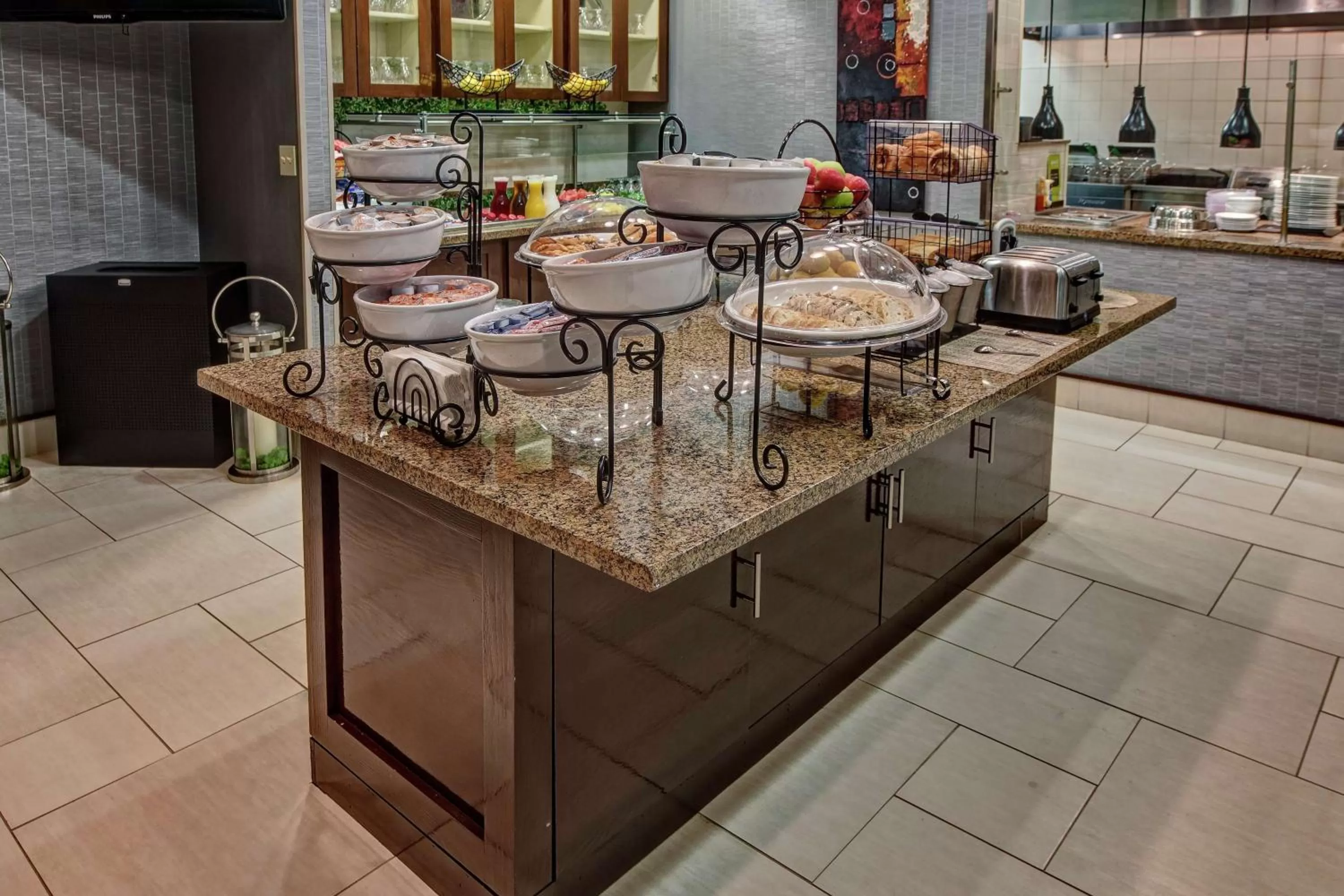 Restaurant/places to eat in Hilton Garden Inn Midtown Tulsa