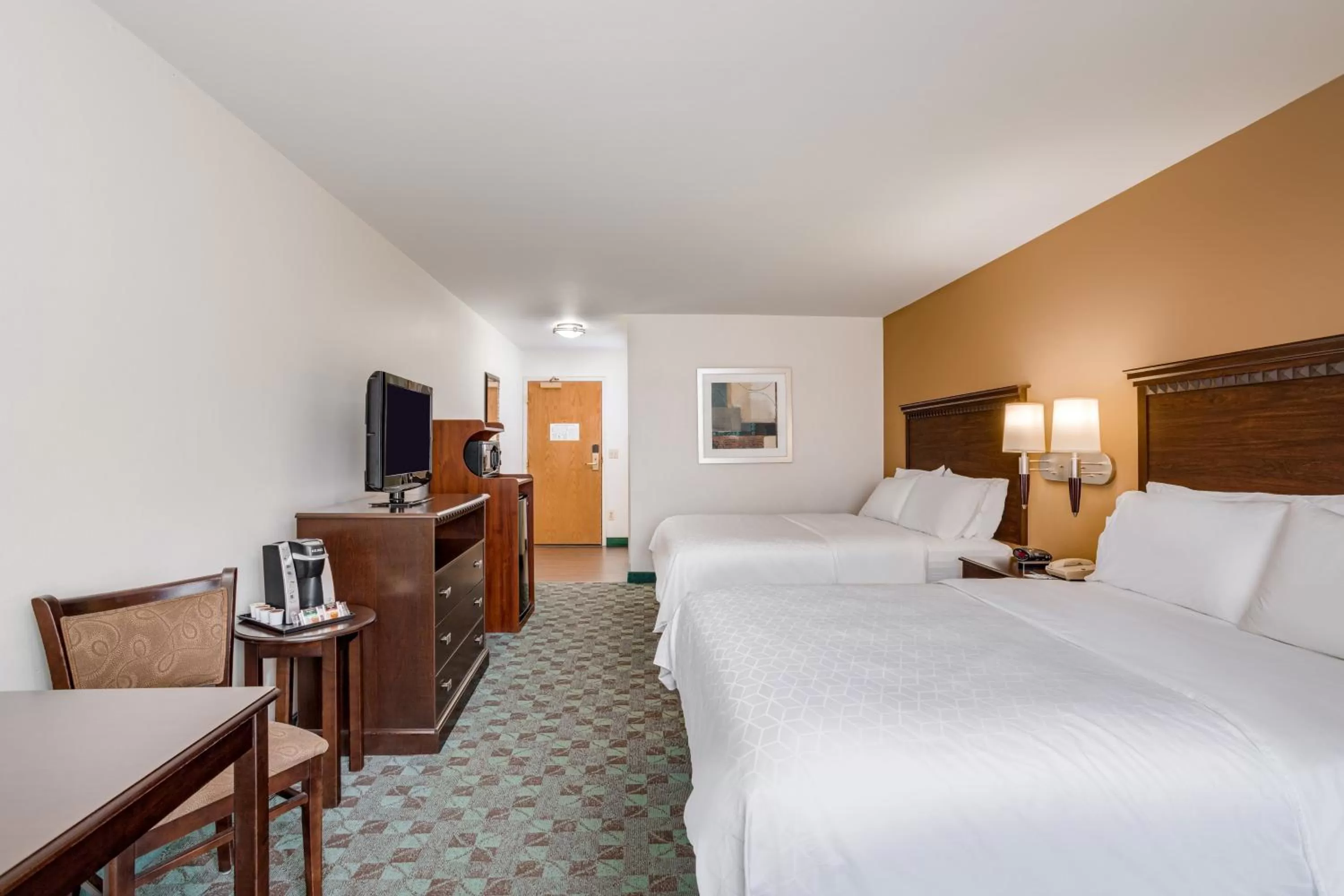 Photo of the whole room, Bed in Holiday Inn Express Hotel & Suites Canton by IHG