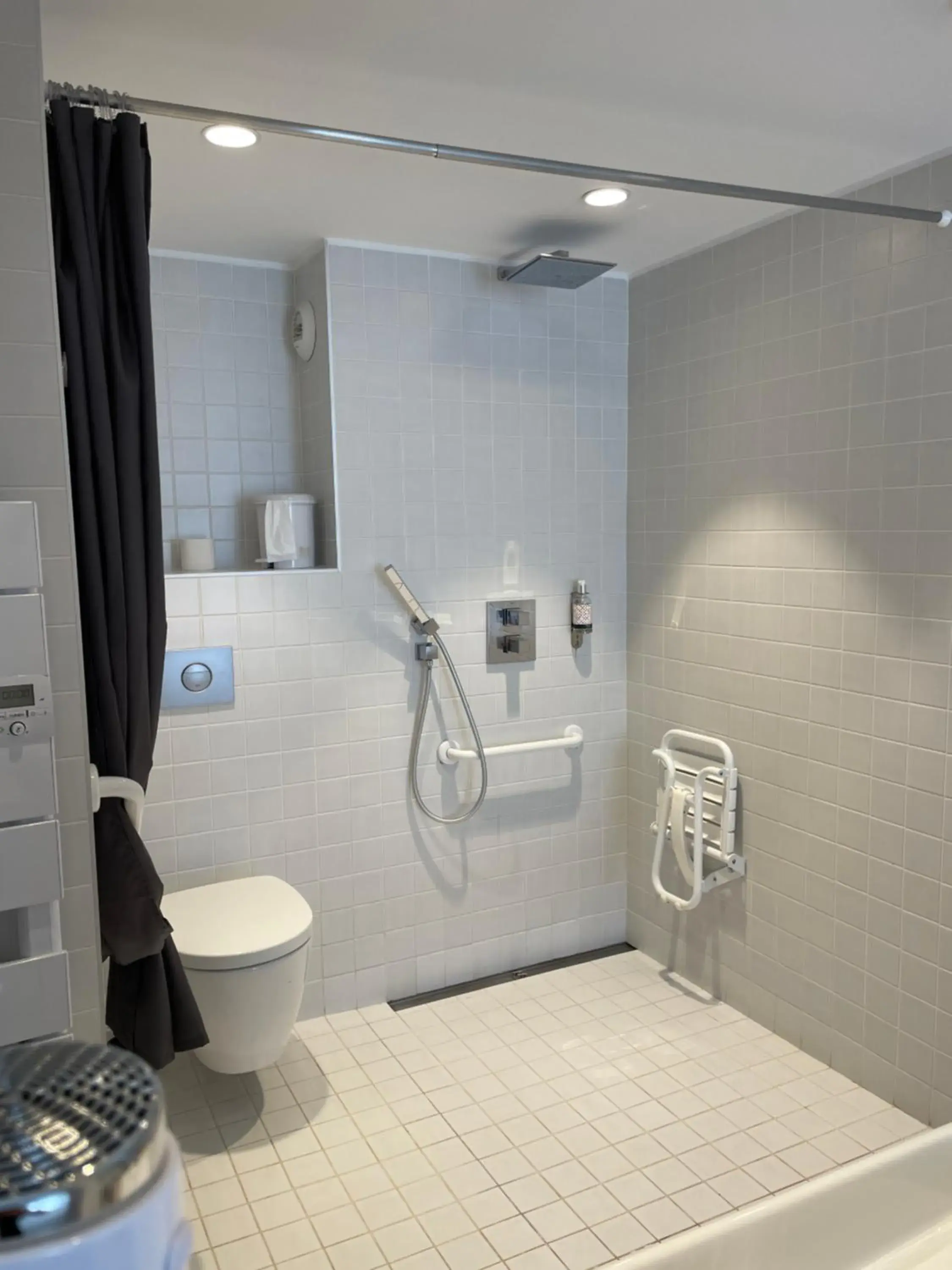 Twin Room - Disability Access in Hotel Restaurant Santiago Twin Room - Disability Access in Hotel Restaurant Santiago