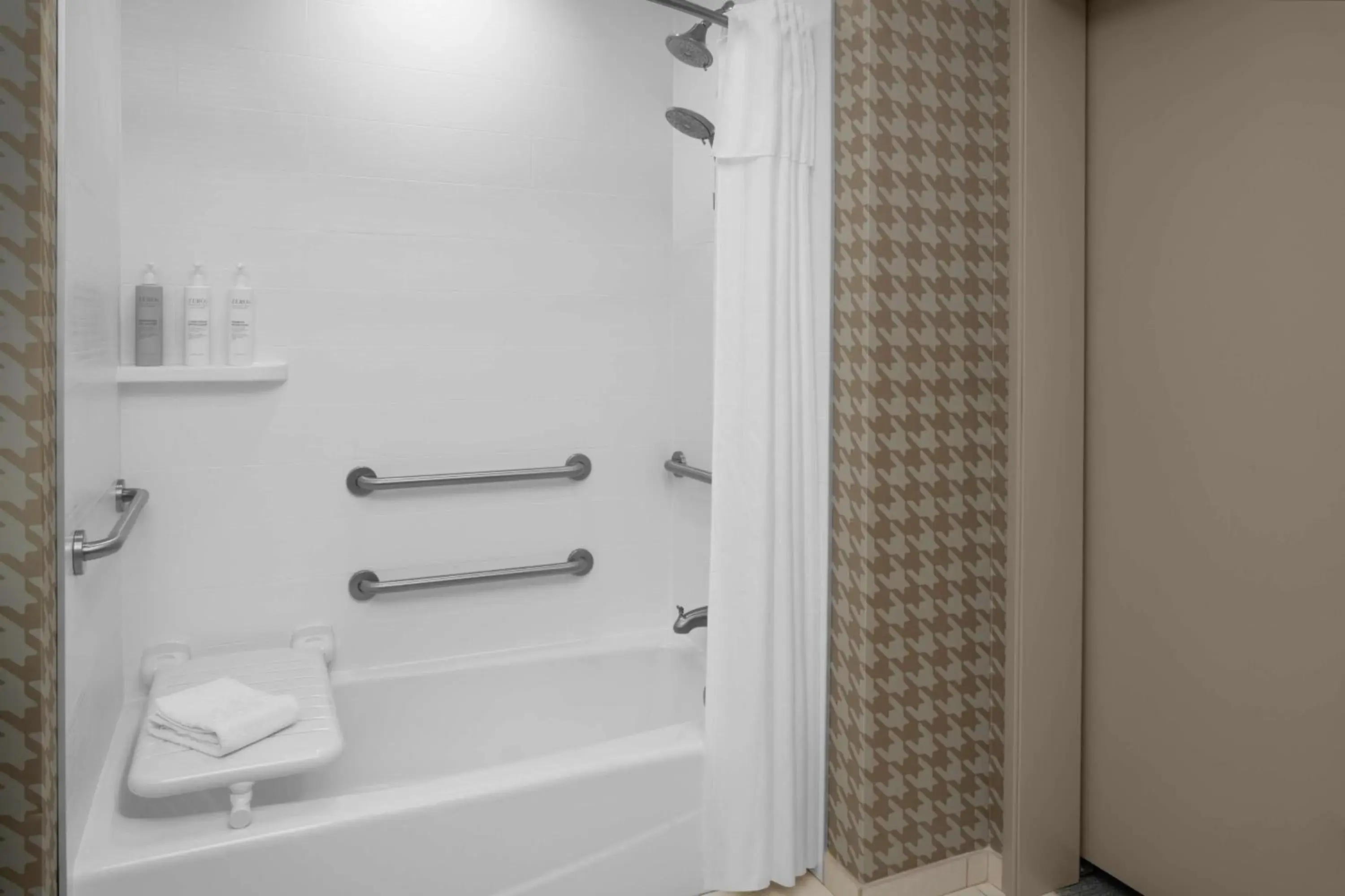King Studio Suite with Tub - Mobility/Hearing Accessible in Home2 Suites By Hilton Hobbs King Studio Suite with Tub - Mobility/Hearing Accessible in Home2 Suites By Hilton Hobbs