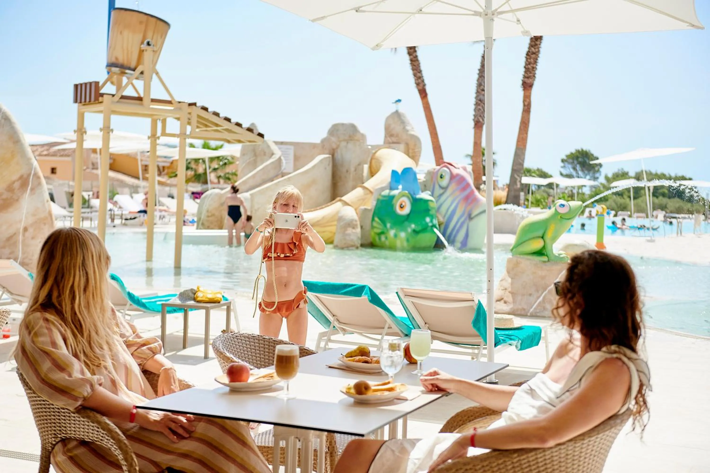 Lounge or bar in Iberostar Waves Cala Domingos All Inclusive