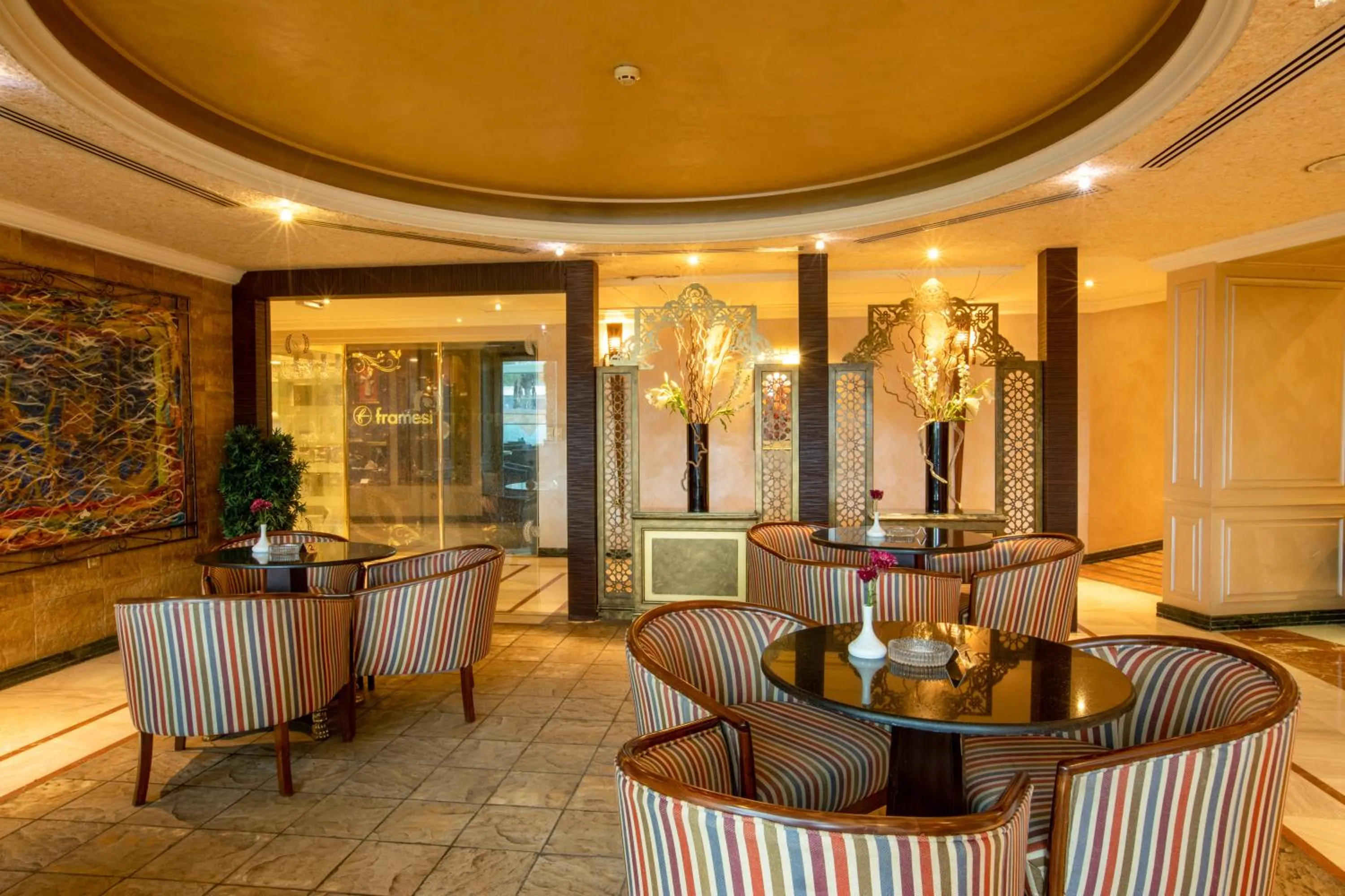 Lounge or bar in Bristol Hotel