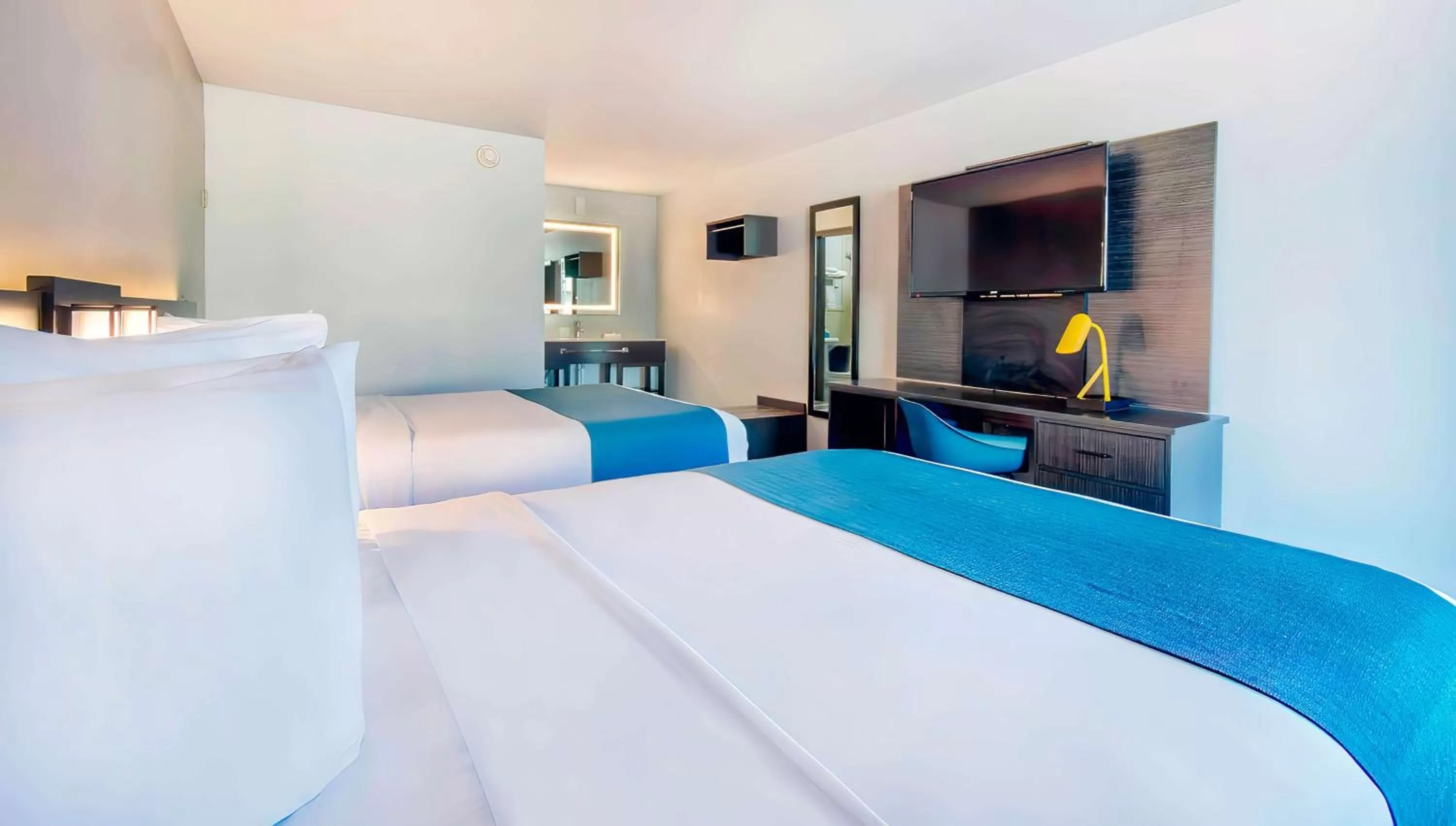 Bedroom, Bed in Motel 6 Louisville, Ky- Airport/ Fair Expo