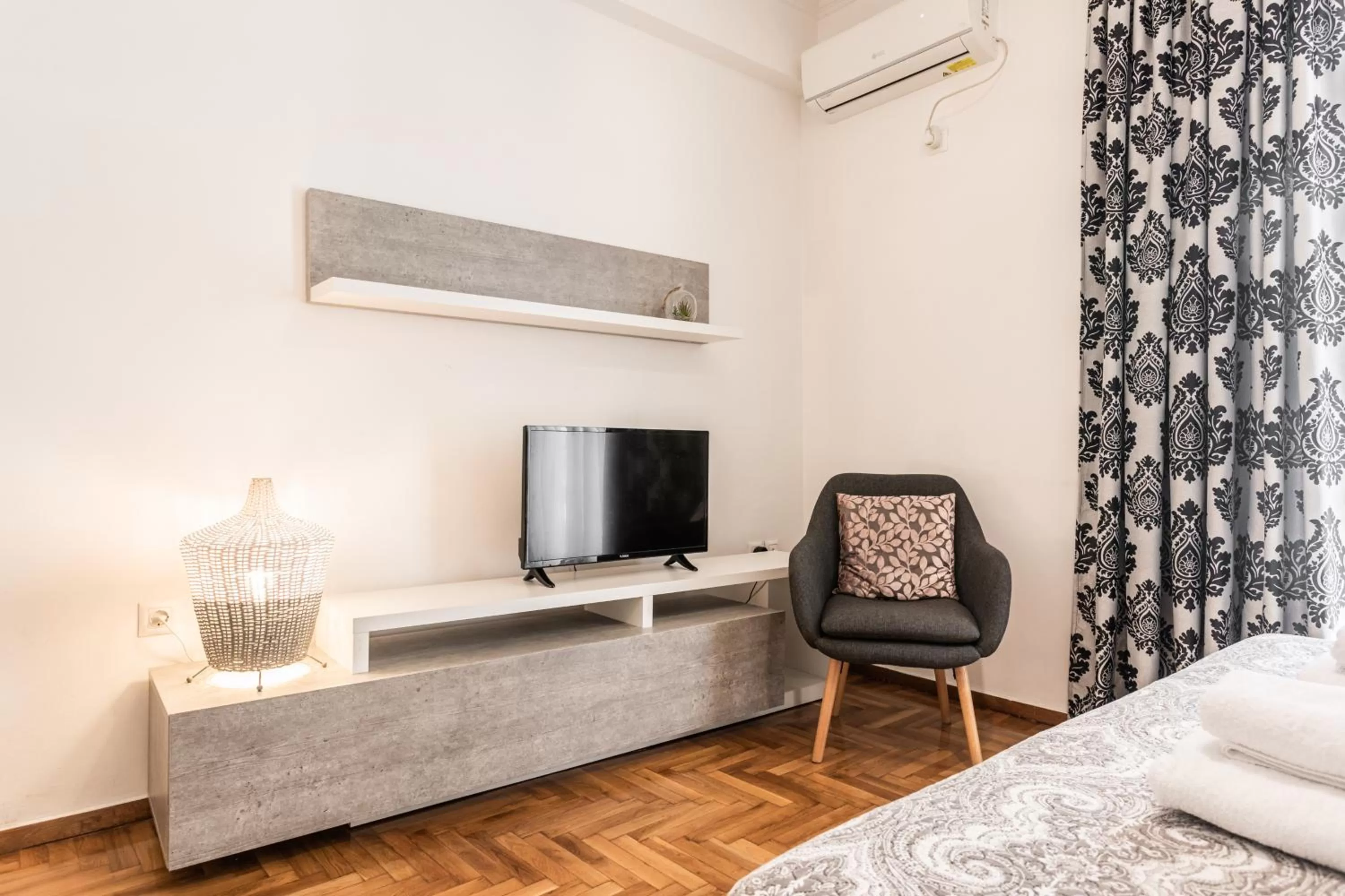 Bedroom, Bed in Nicholas Point Apartments and Rooms