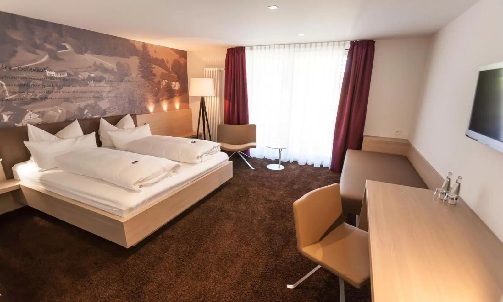 Photo of the whole room, Bed in Bollenhuthotel Kirnbacher Hof