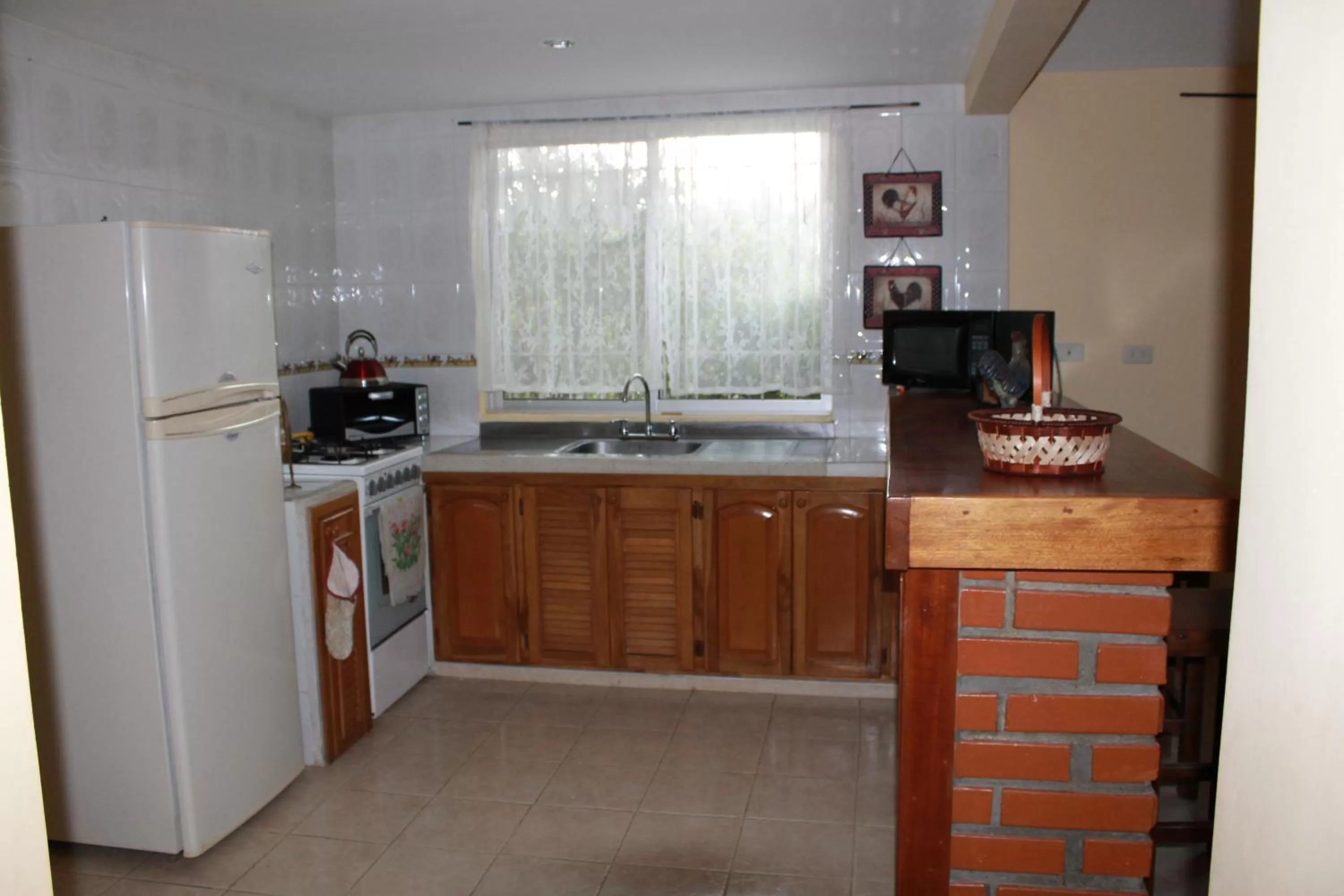 Kitchen or kitchenette, Kitchen/Kitchenette in La Gaviota BnB