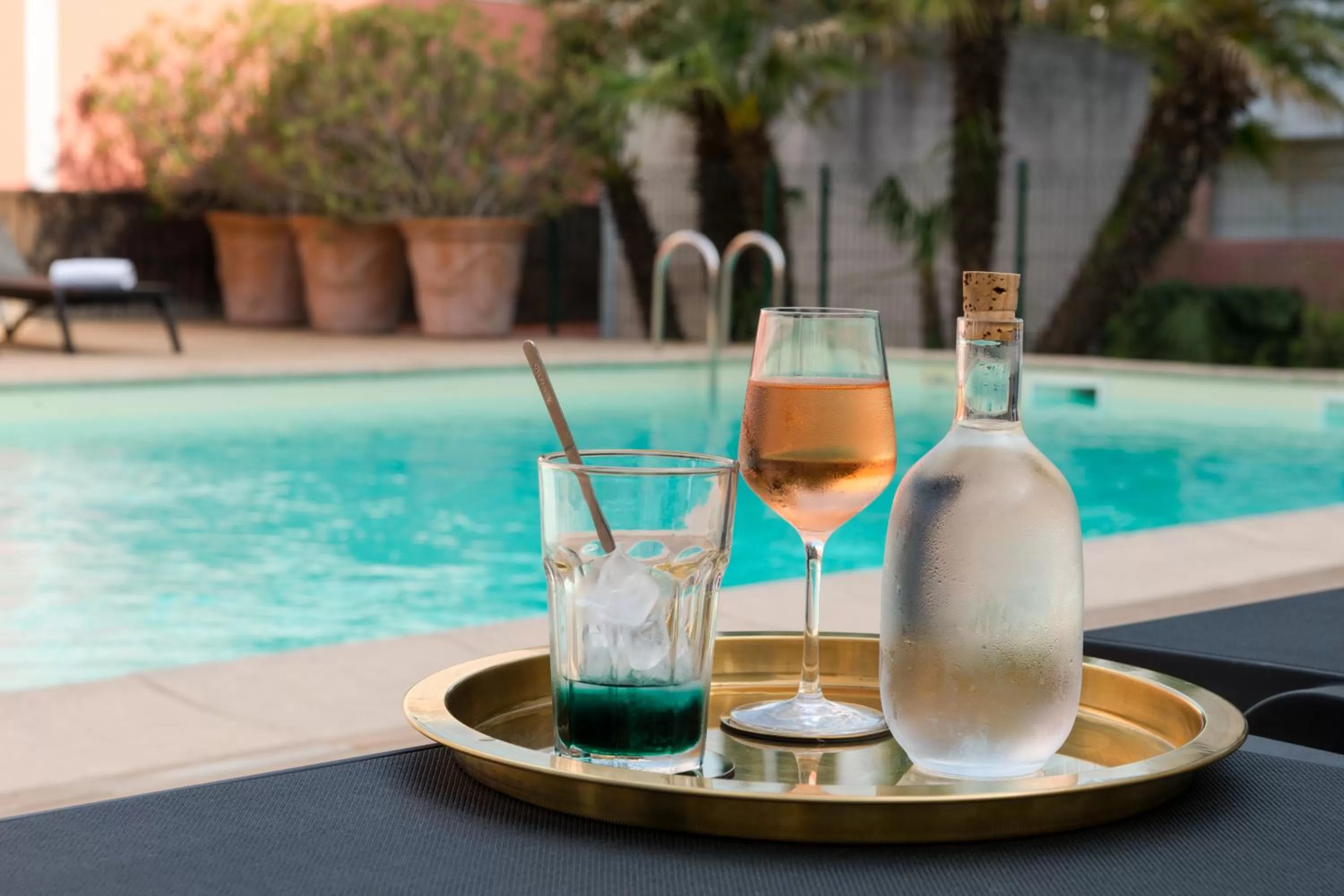 Swimming pool in Best Western Hotel le Galice Aix-en-Provence