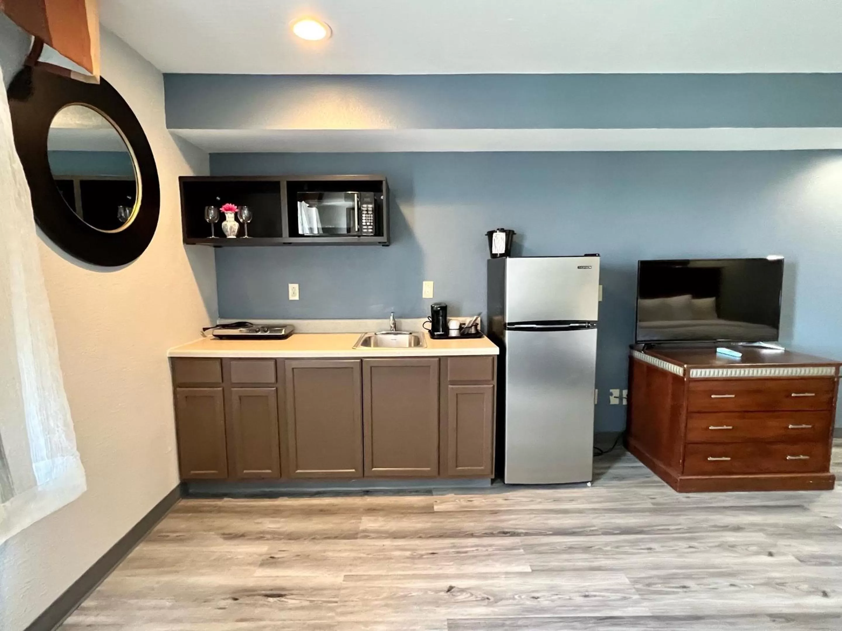 Photo of the whole room in HomeTowne Studios & Suites by Red Roof Washington