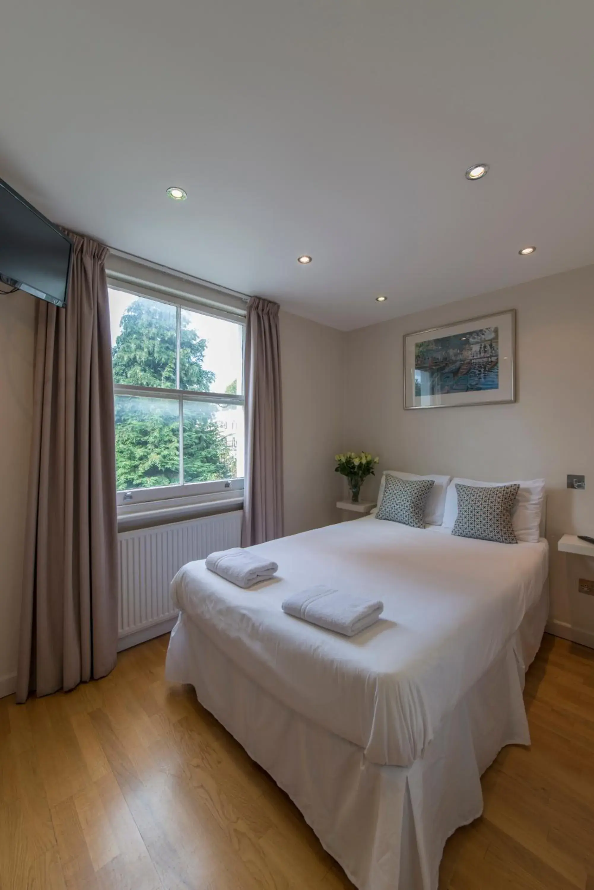 Bed in 23 Matheson Road Bed in 23 Matheson Road