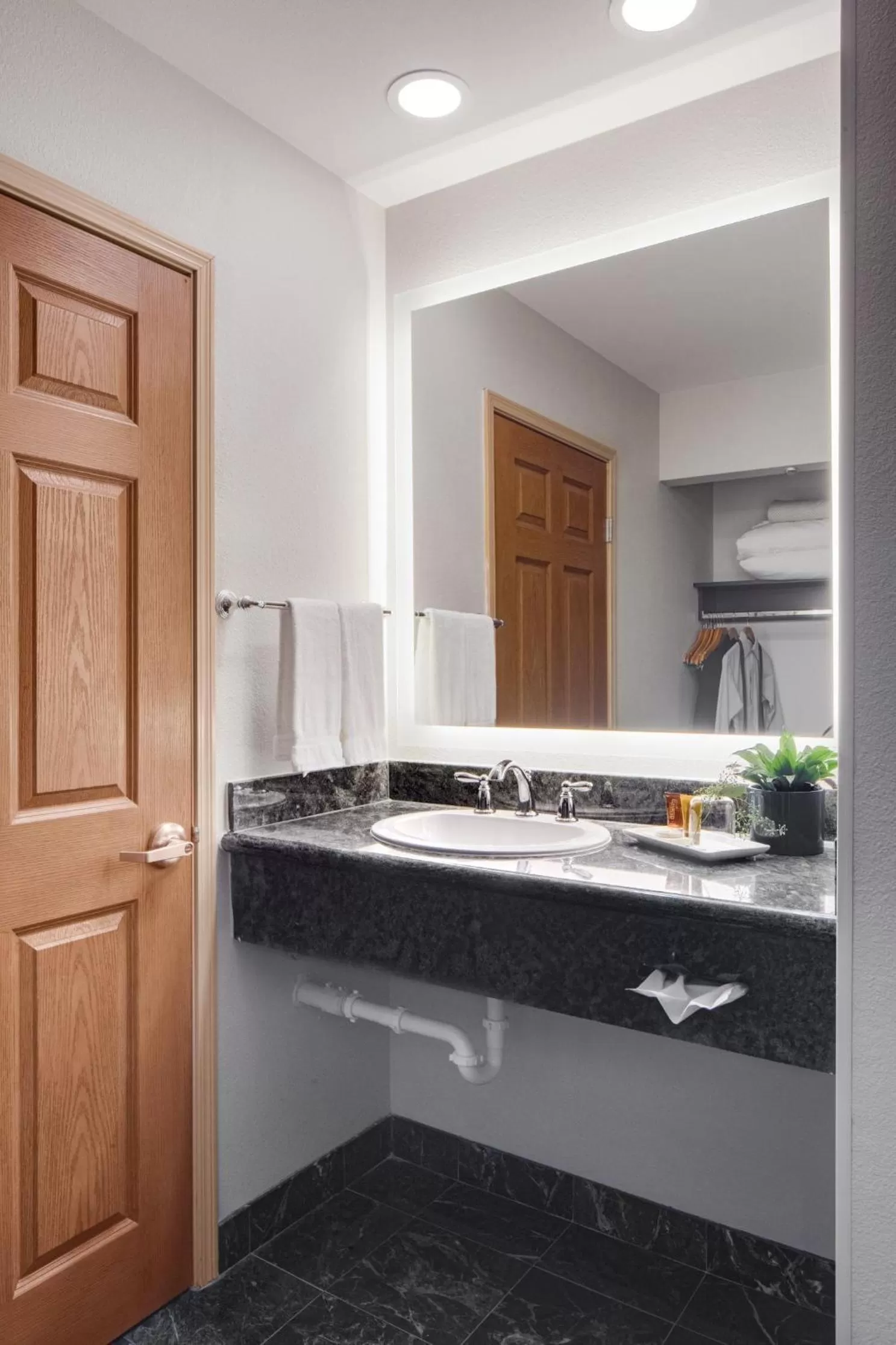 Bathroom in Ayres Suites Mission Viejo - Lake Forest