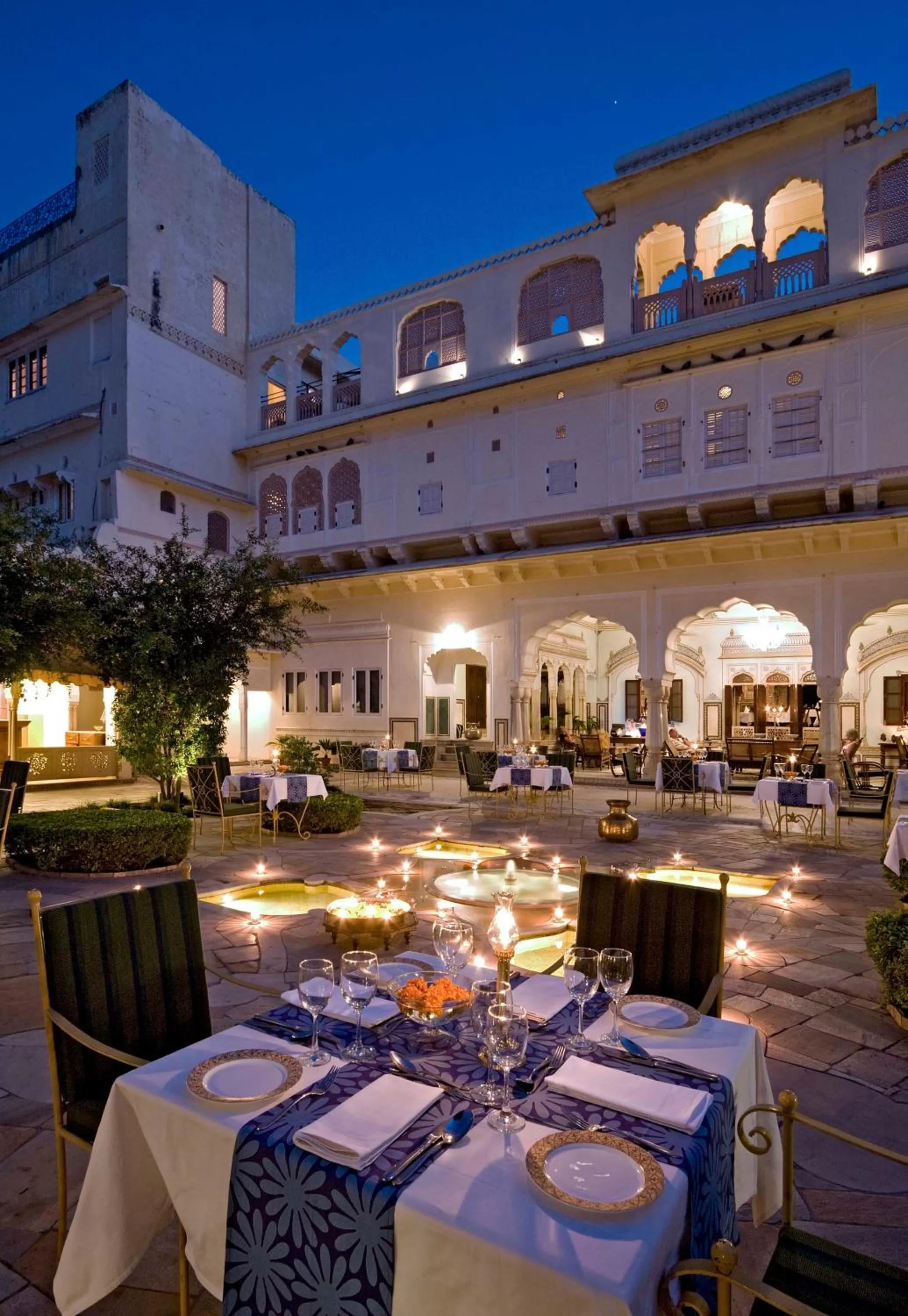 Restaurant/places to eat in Samode Haveli