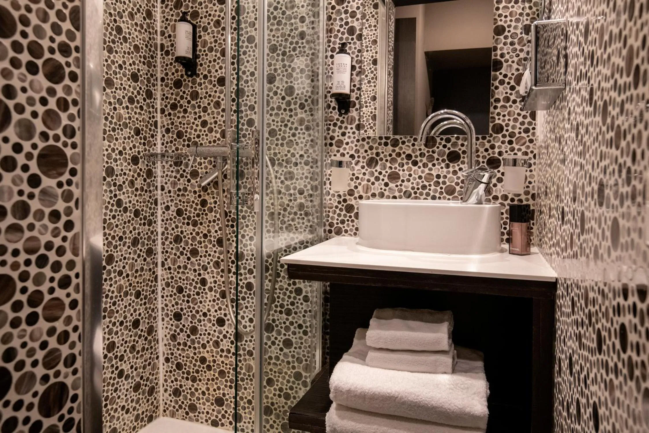 Shower in Best Western Plus Nice Cosy Hotel