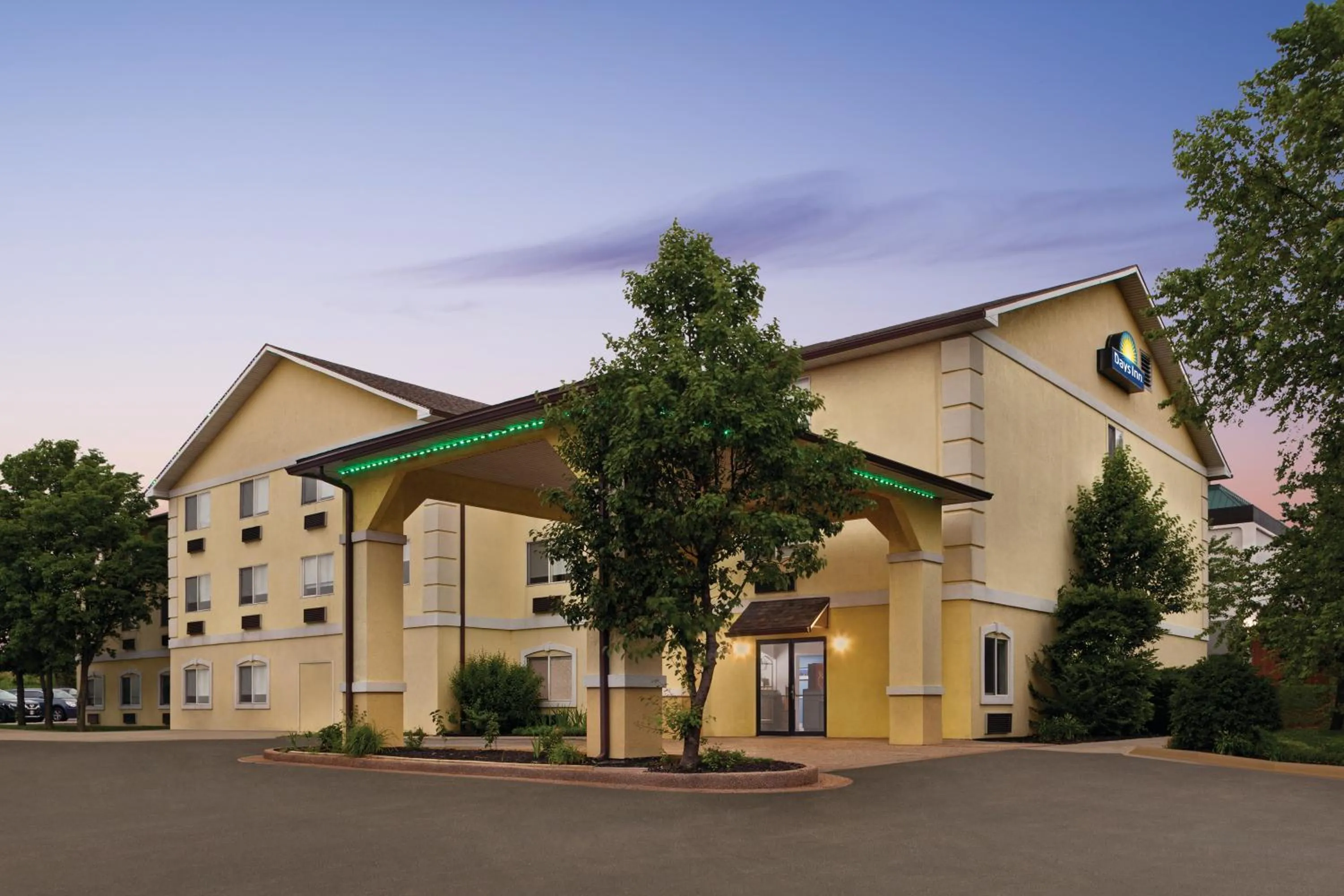 Property building in Days Inn by Wyndham Kansas City International Airport