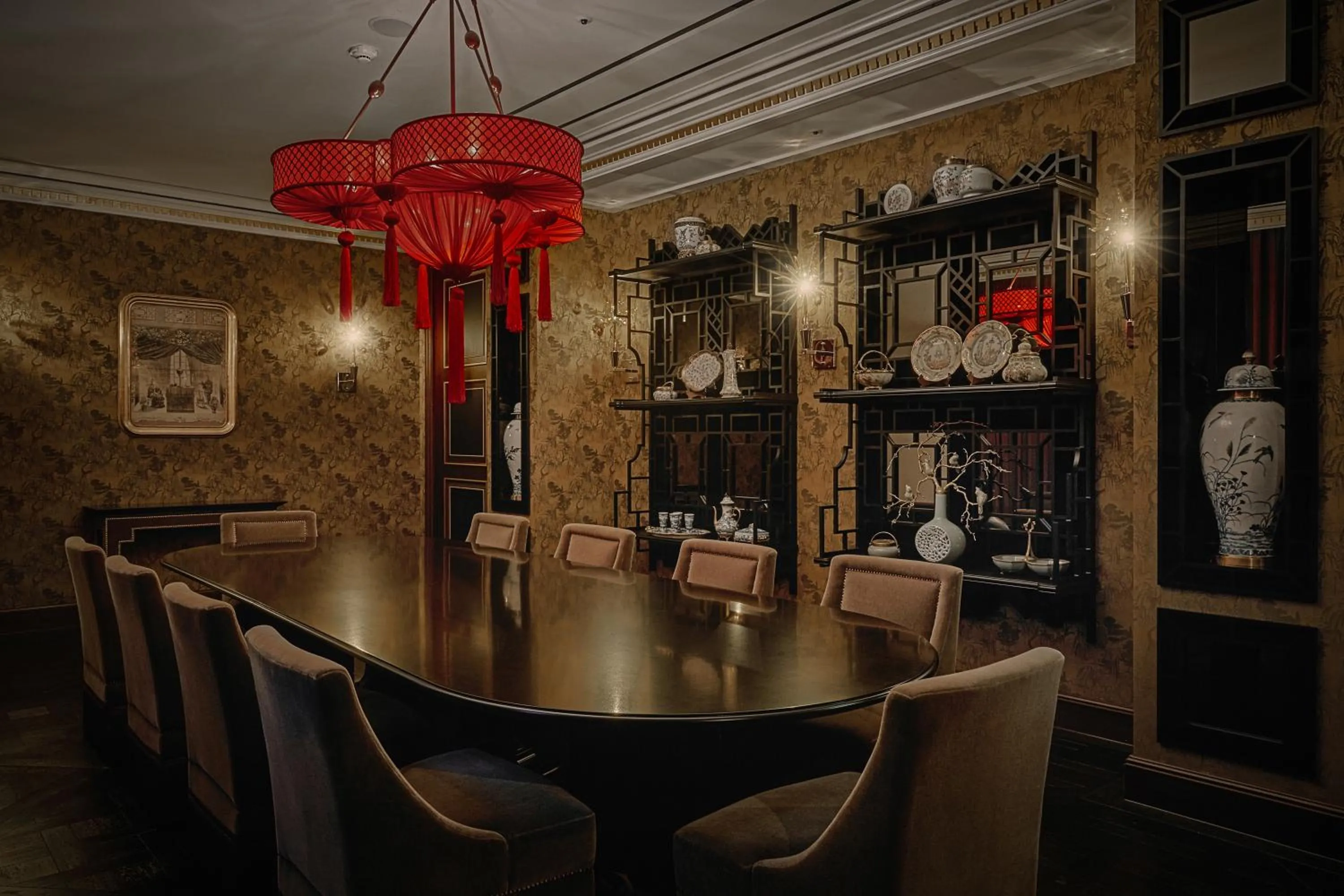 Restaurant/places to eat in L'Escape Hotel