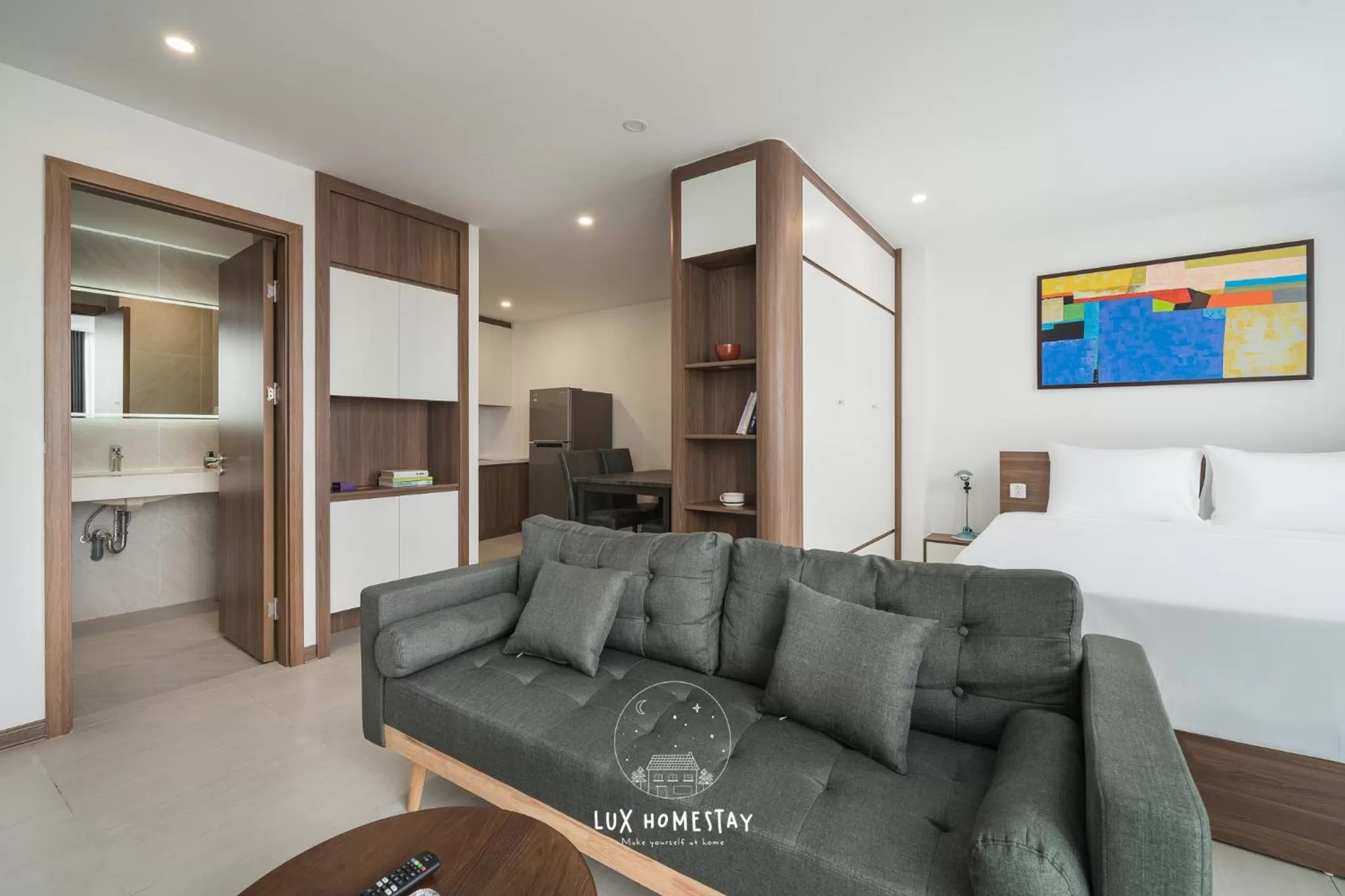 Photo of the whole room in Lux Westlake Studio