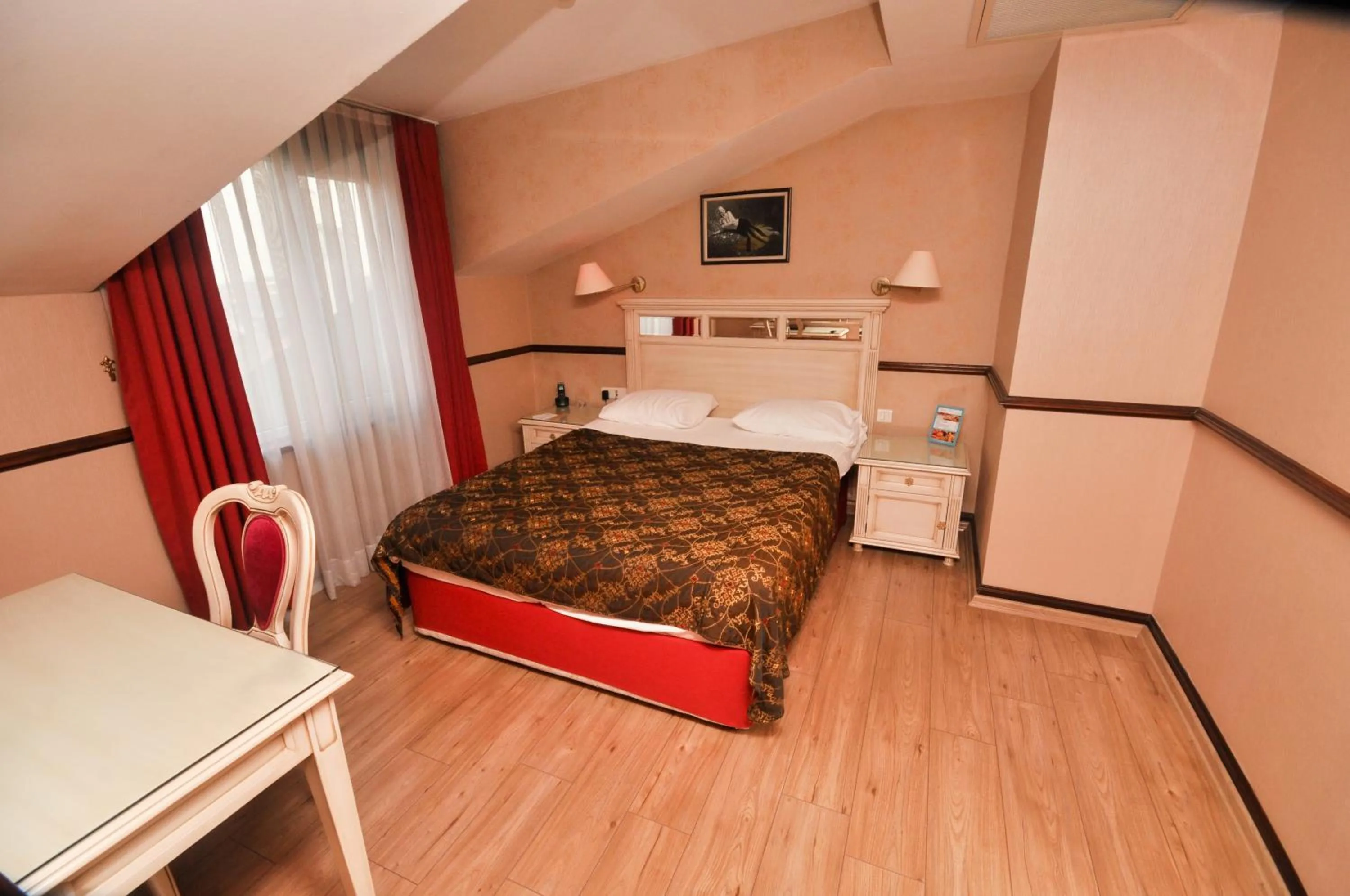 Bed in Topkapi Inter Istanbul Hotel