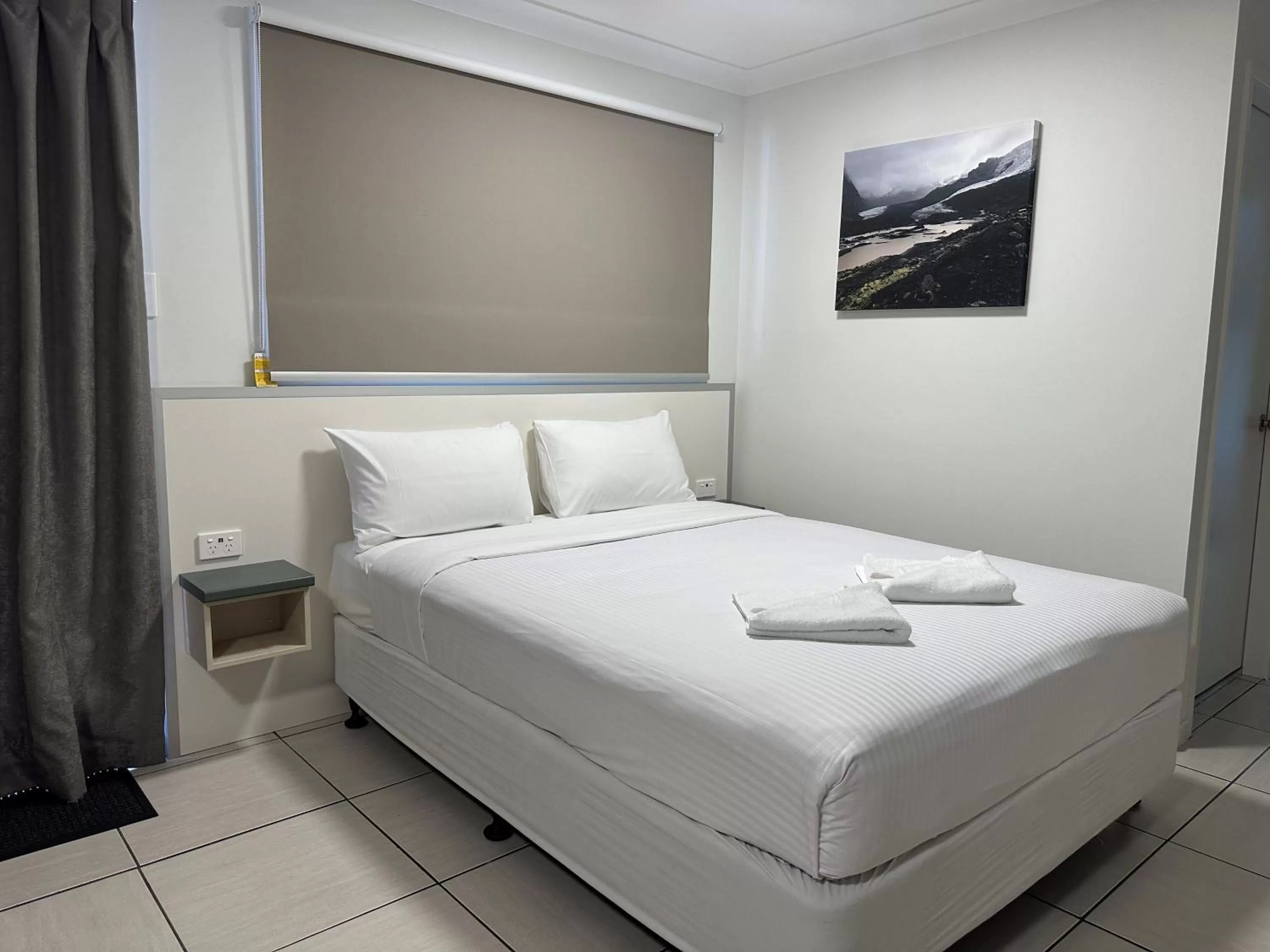 Photo of the whole room, Bed in Golf View Motel