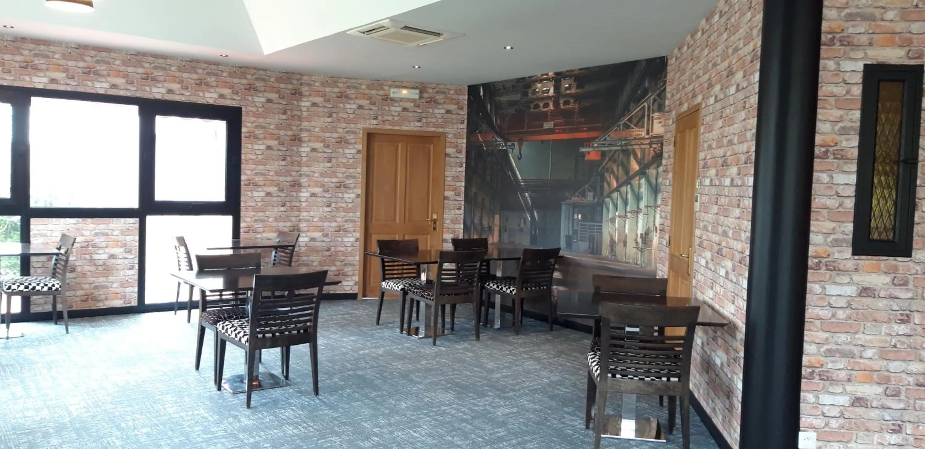 Lounge or bar in Hôtel Cositel, CIT'HOTEL Coutances