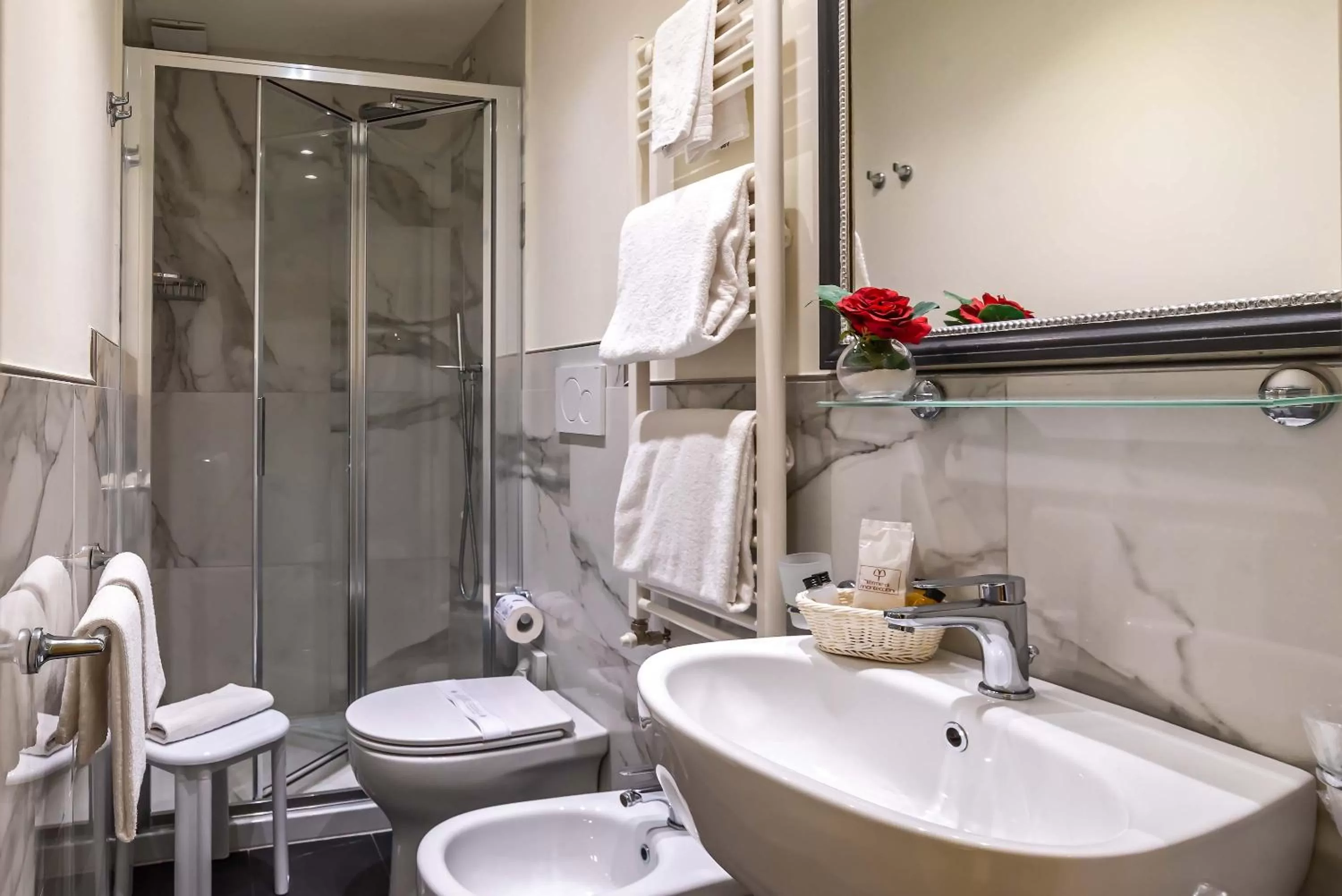 Bathroom in Hotel Accademia