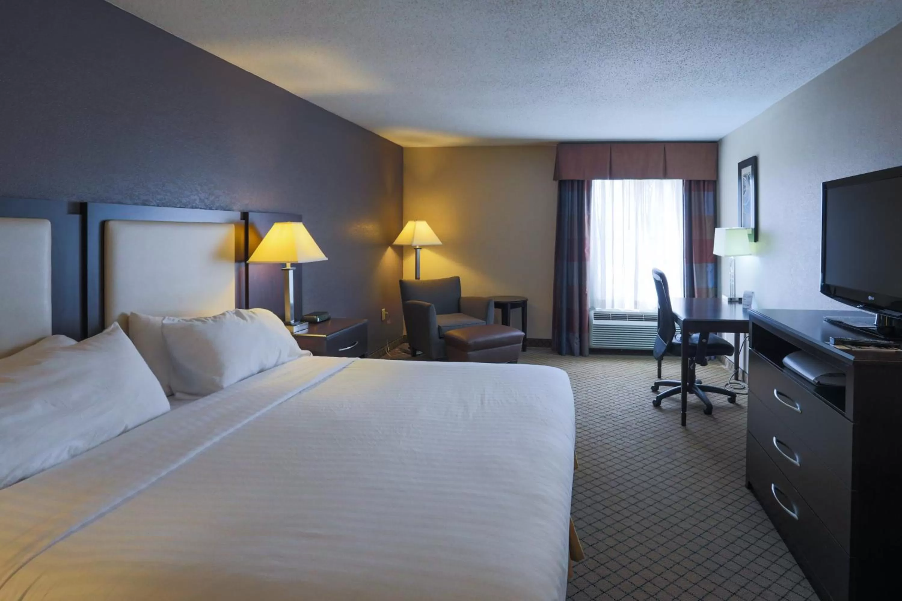 Photo of the whole room, Bed in Holiday Inn Express Hotel & Suites Blythewood by IHG