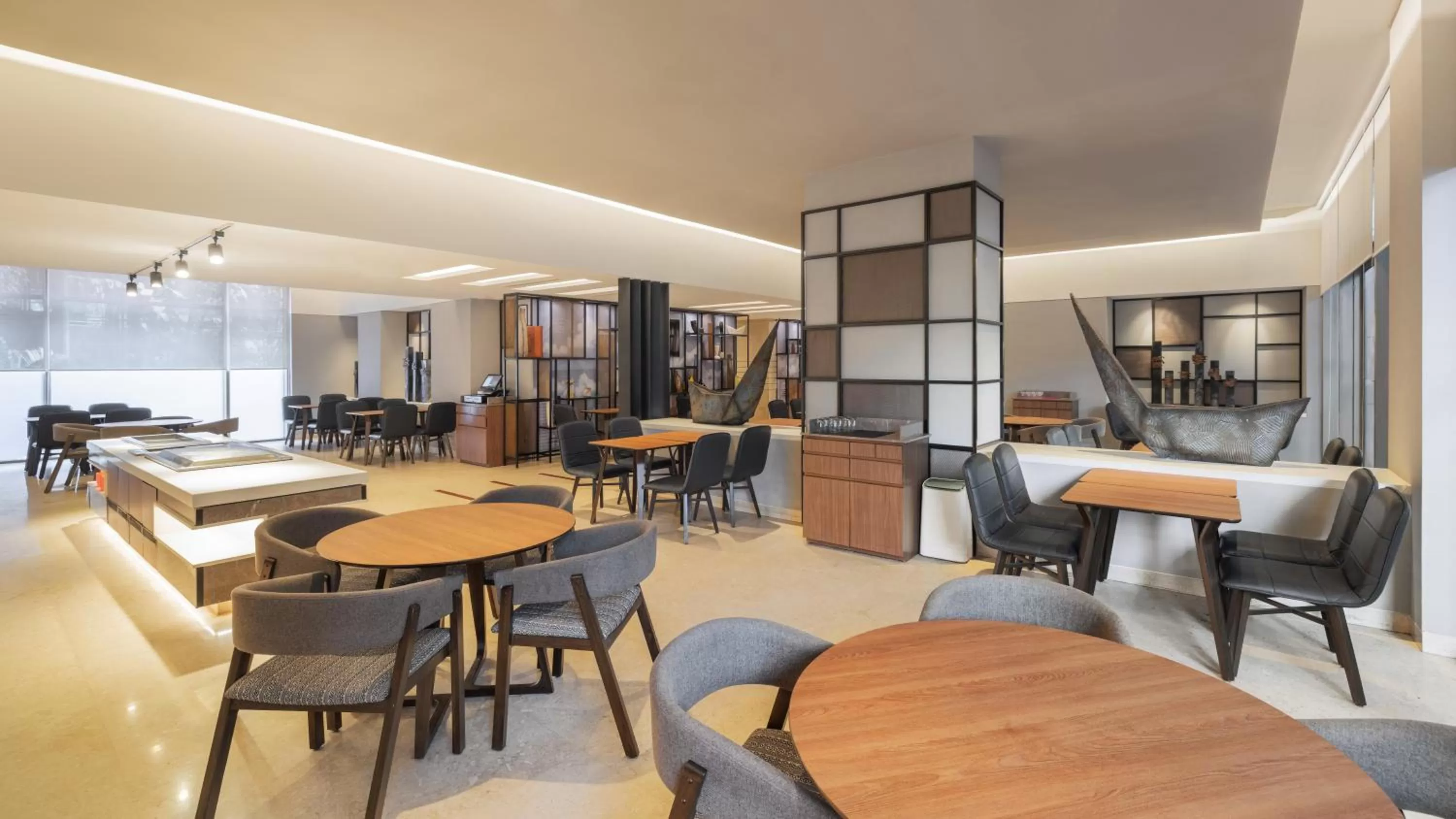 Restaurant/places to eat in ibis Mumbai Airport - An Accor Brand