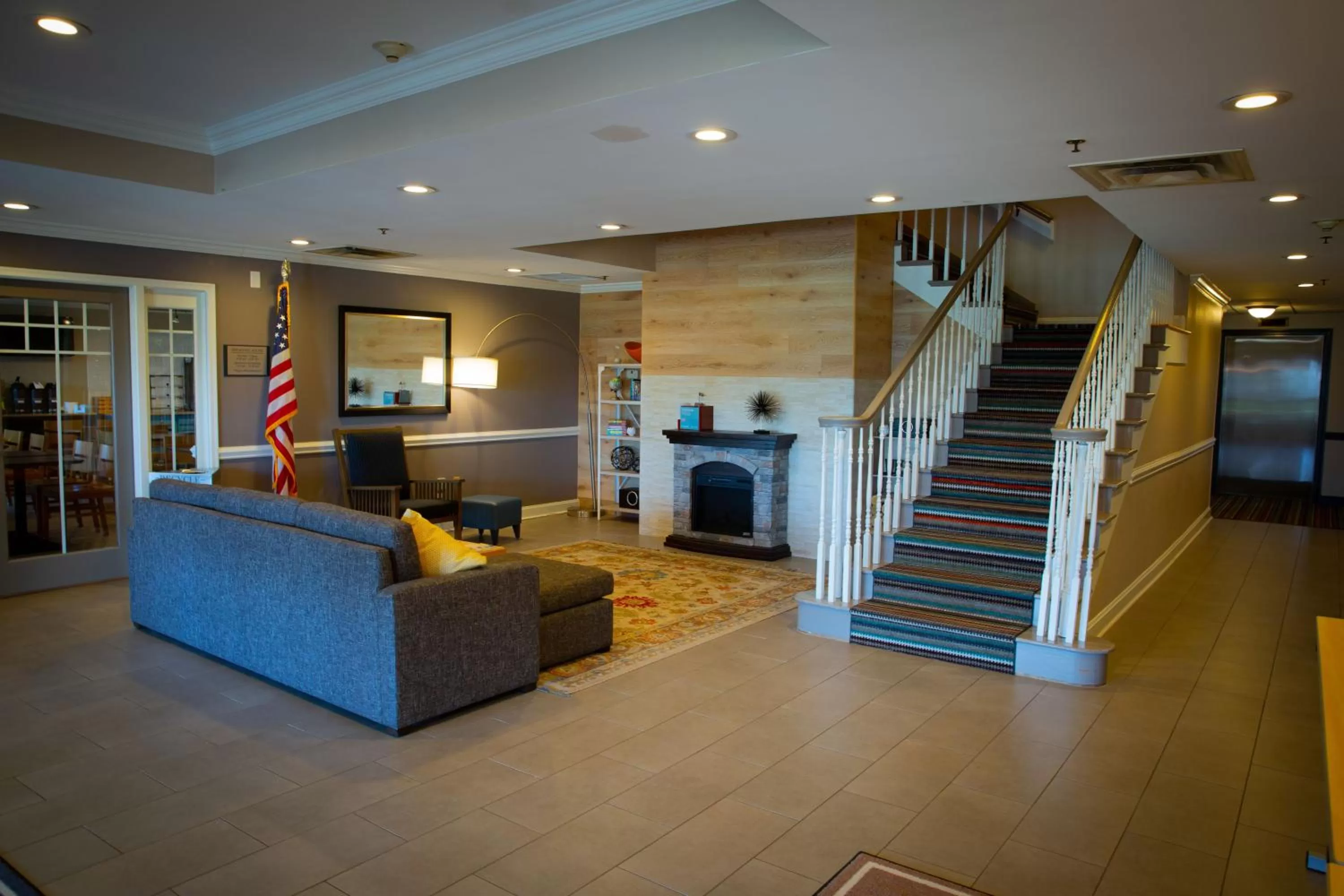 Lobby or reception in Country Inn & Suites by Radisson, Burlington Elon , NC