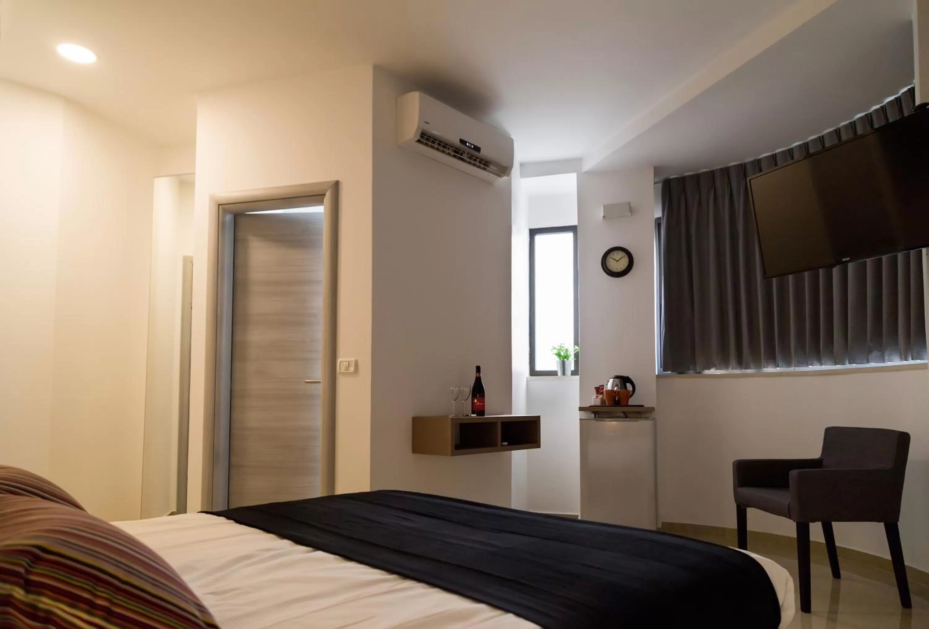 Bedroom in Johnny Hotel