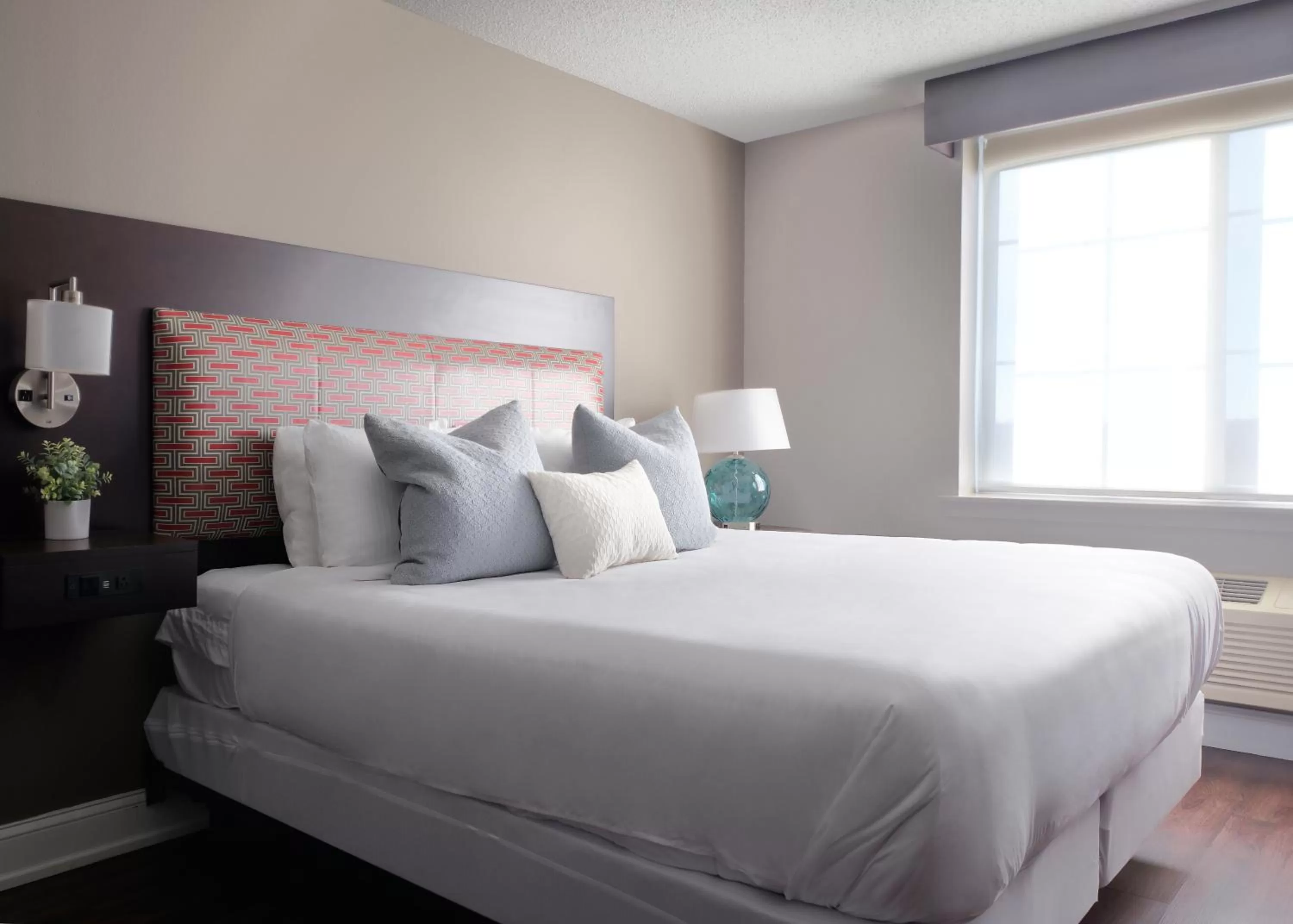 Photo of the whole room, Bed in Comfort Inn & Suites Pottstown Eastern Gateway