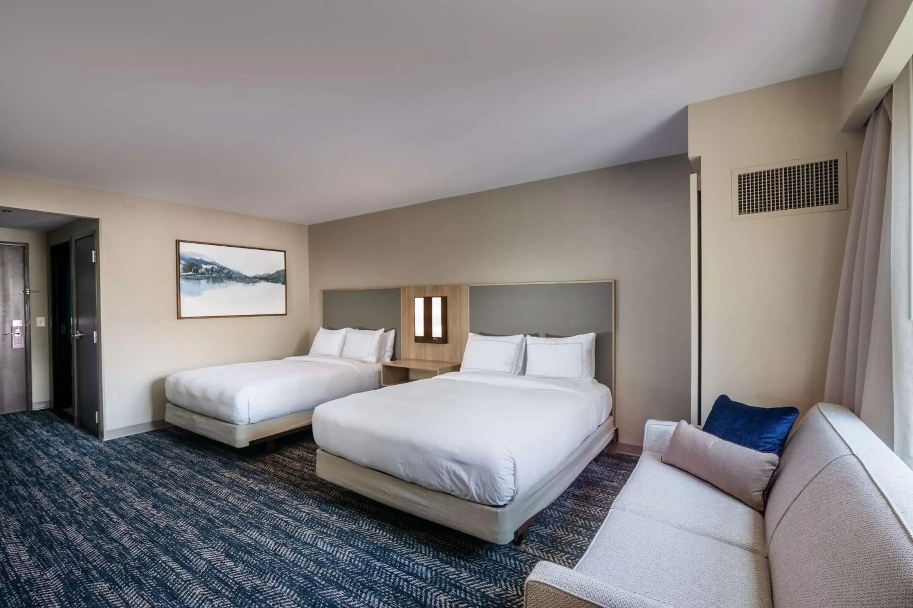 Queen Room with Two Queen Beds in Hilton Asheville Biltmore Park Queen Room with Two Queen Beds in Hilton Asheville Biltmore Park