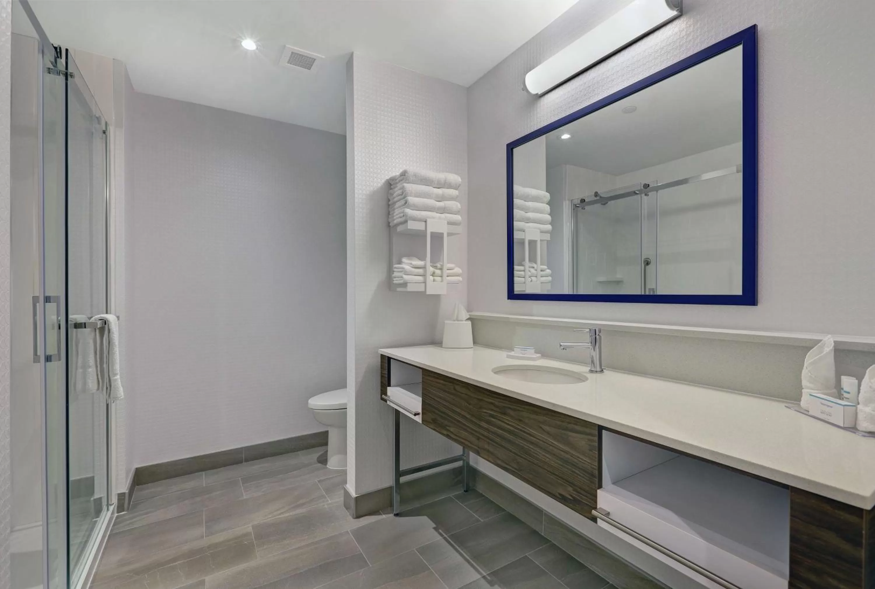 Bathroom in Hampton Inn Peterborough