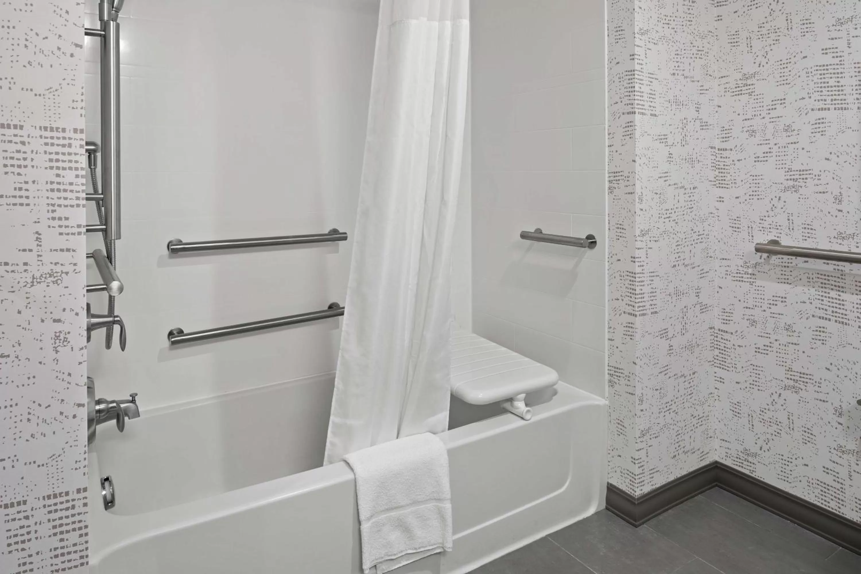 Bathroom in Hampton Inn & Suites Cranberry Township/Mars