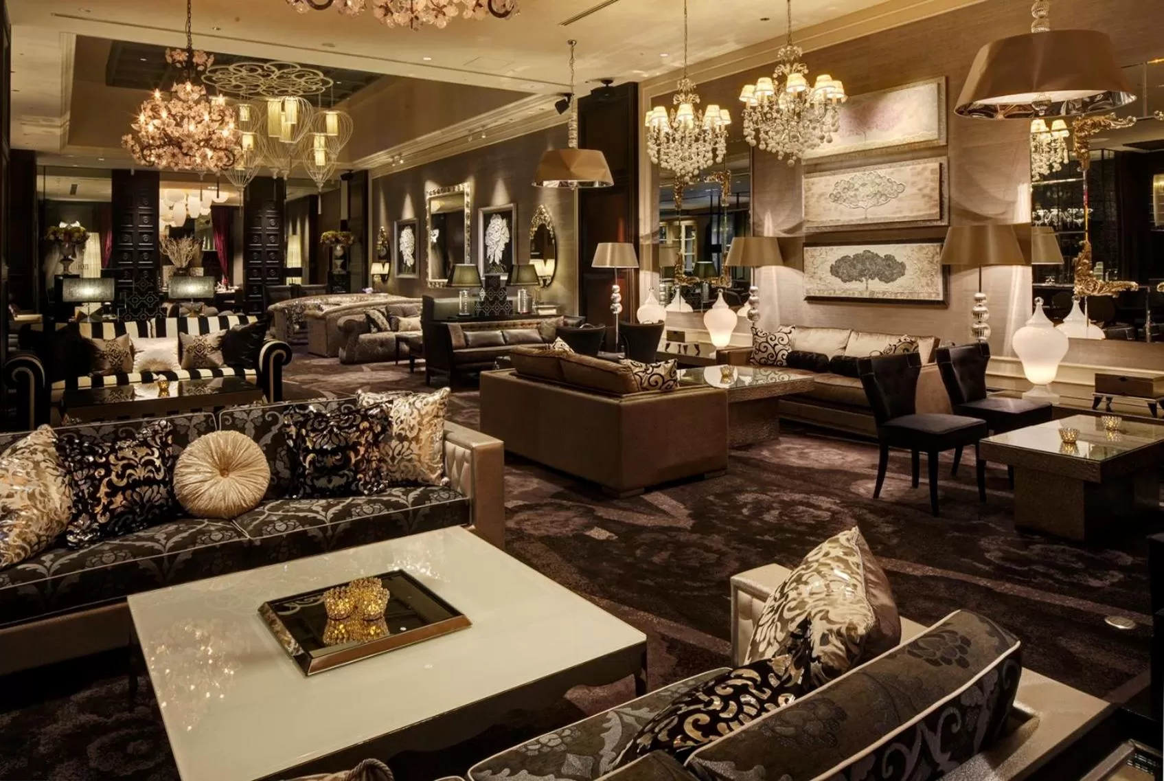 Lounge or bar in InterContinental Tokyo Bay by IHG