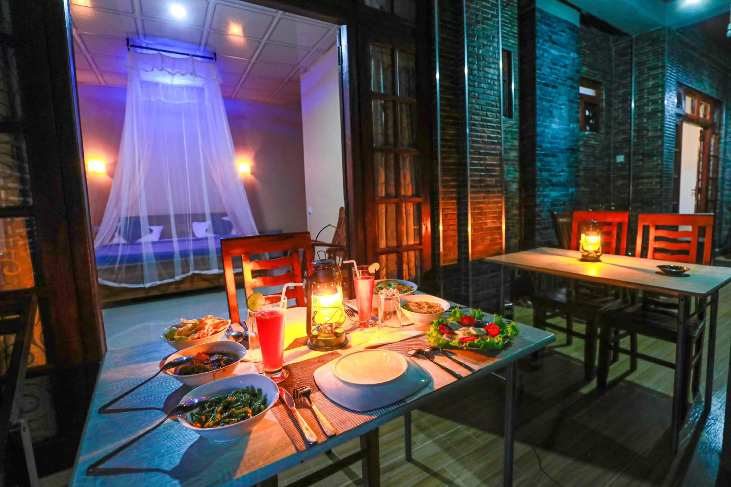 Food and drinks in Zircon Ella