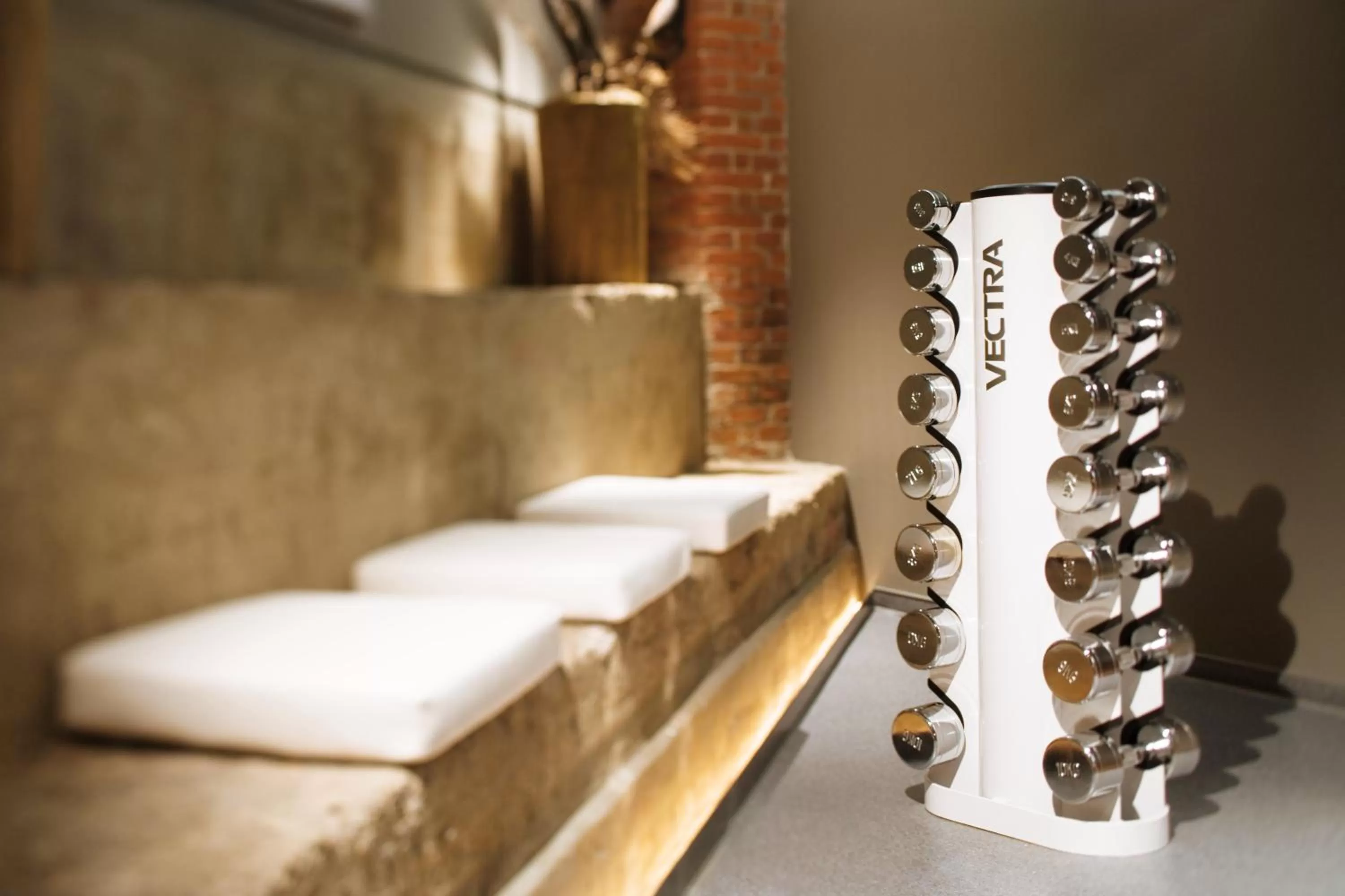 Fitness centre/facilities, Bed in MÖVENPICK Hotel Hamburg City