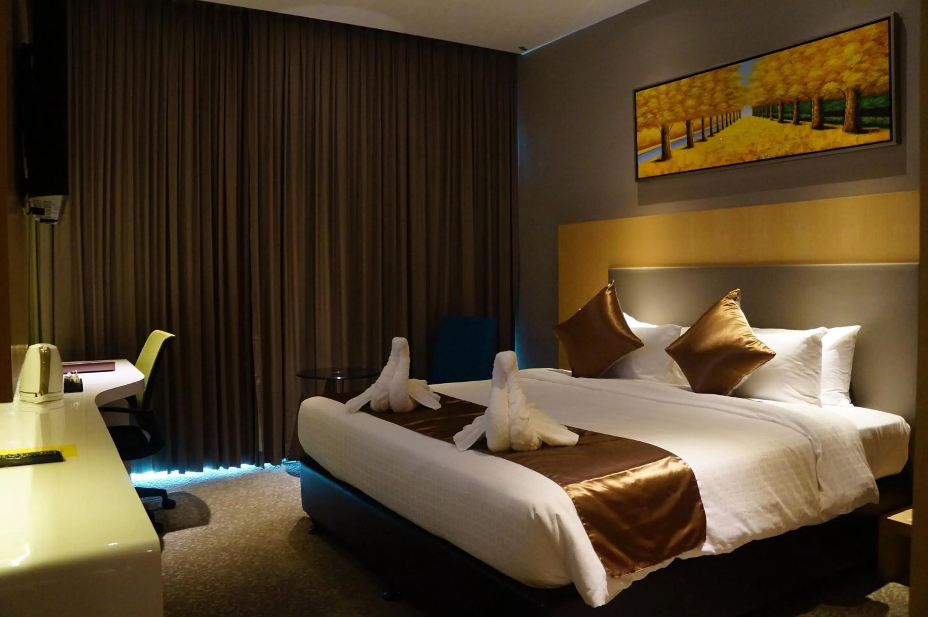 Bedroom, Bed in Greens Hotel & Suites