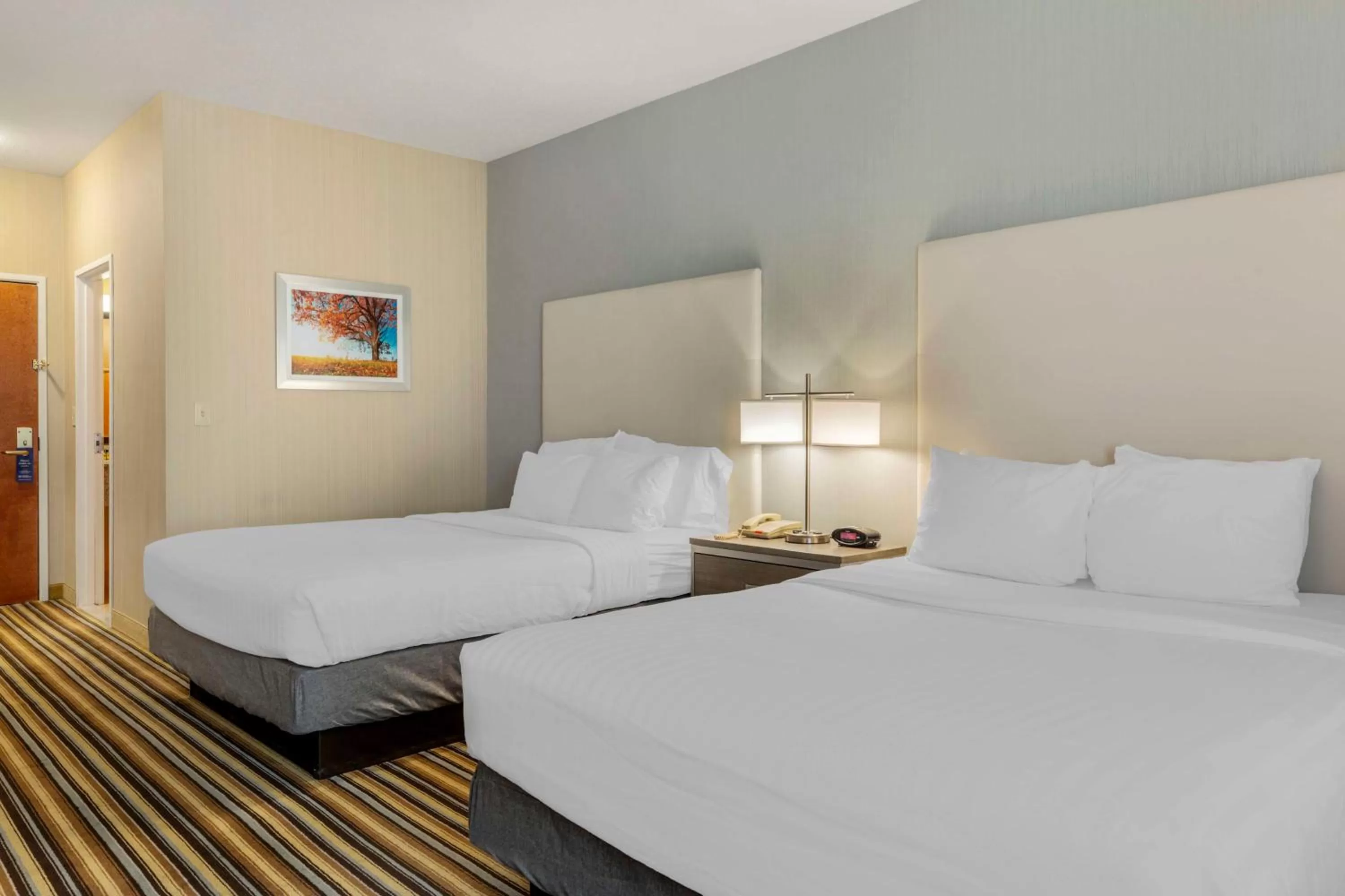 Bedroom, Bed in Best Western Plus New England Inn & Suites