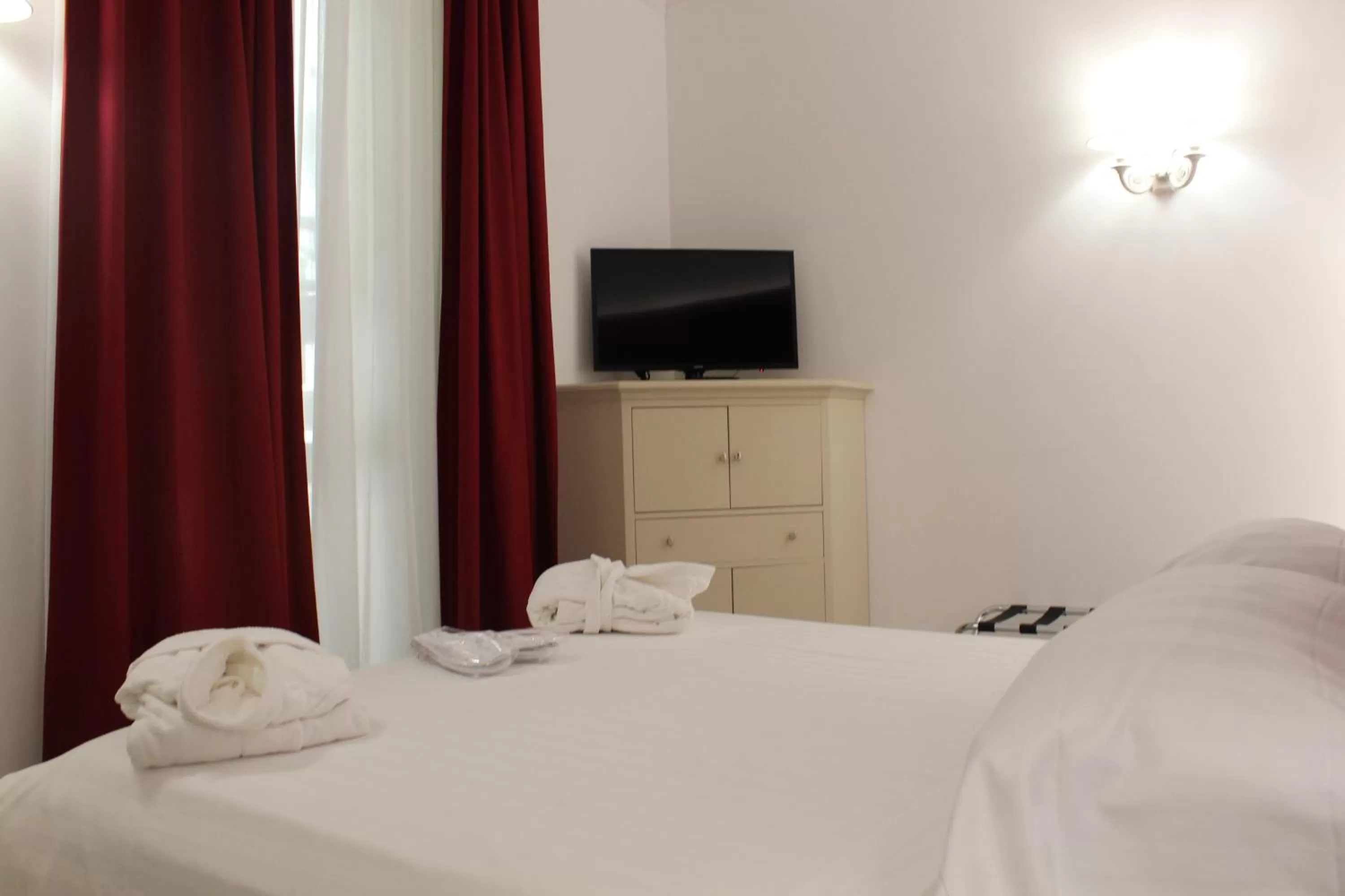 Photo of the whole room, Bed in BB Hotels Smarthotel Bailey's