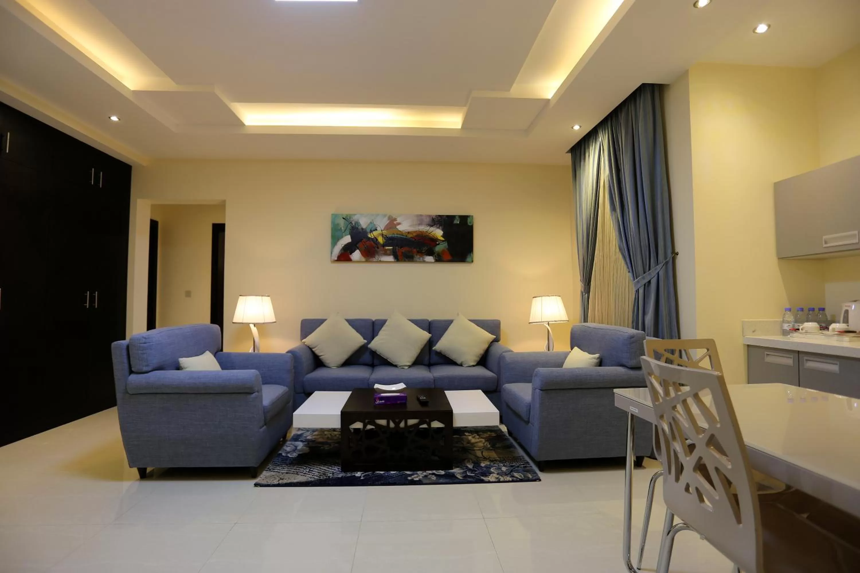 Coffee/tea facilities, Seating Area in Arjaan Altakhassusi Hotel Suites