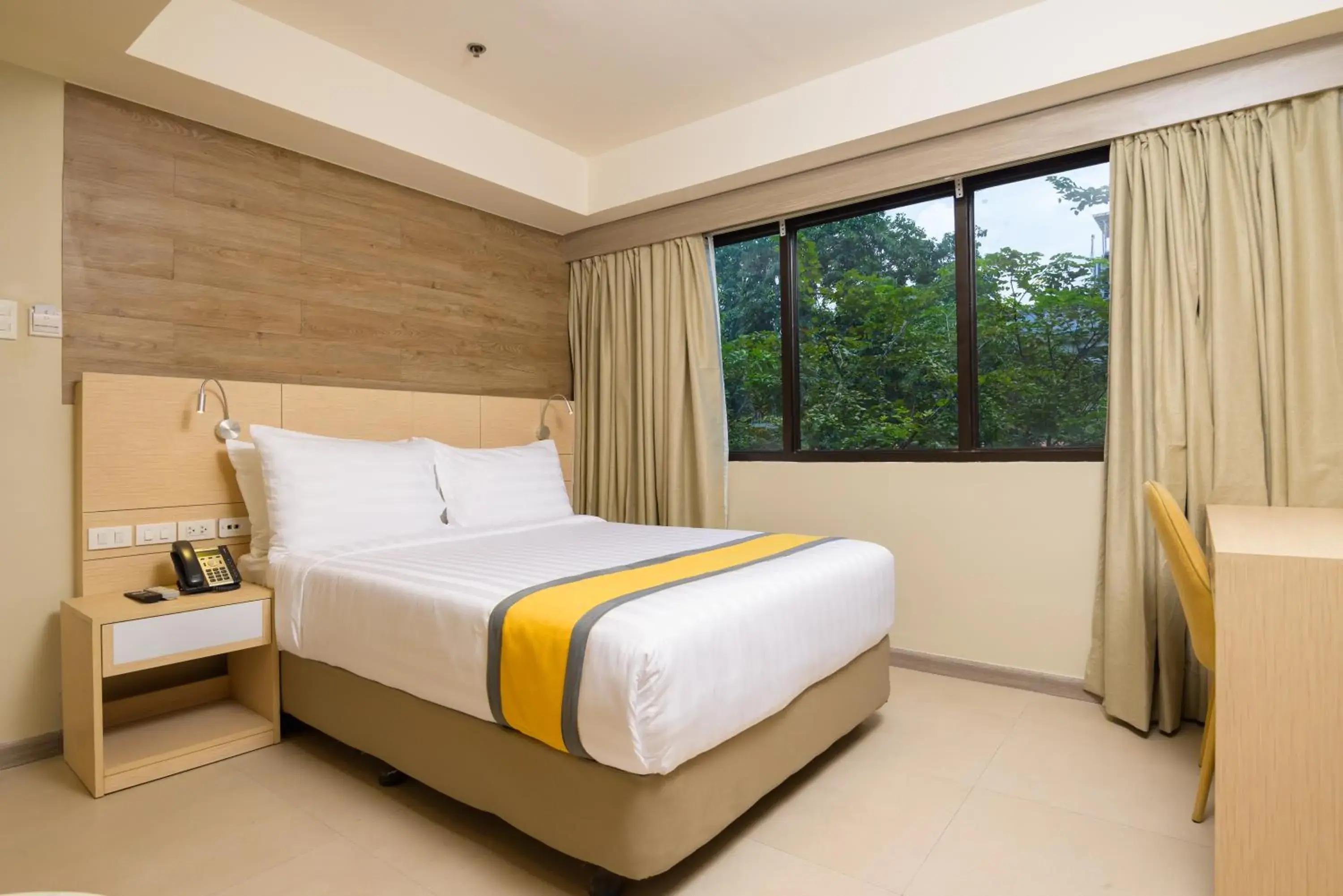 Superior Queen Room in SureStay Plus by Best Western Cebu City Superior Queen Room in SureStay Plus by Best Western Cebu City