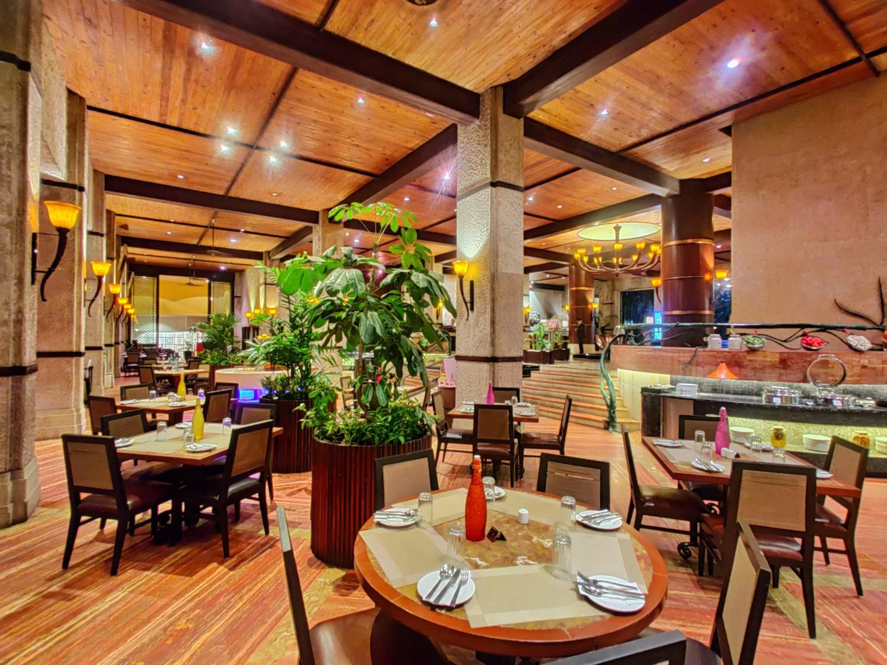 Restaurant/places to eat in Fariyas Resort Lonavala