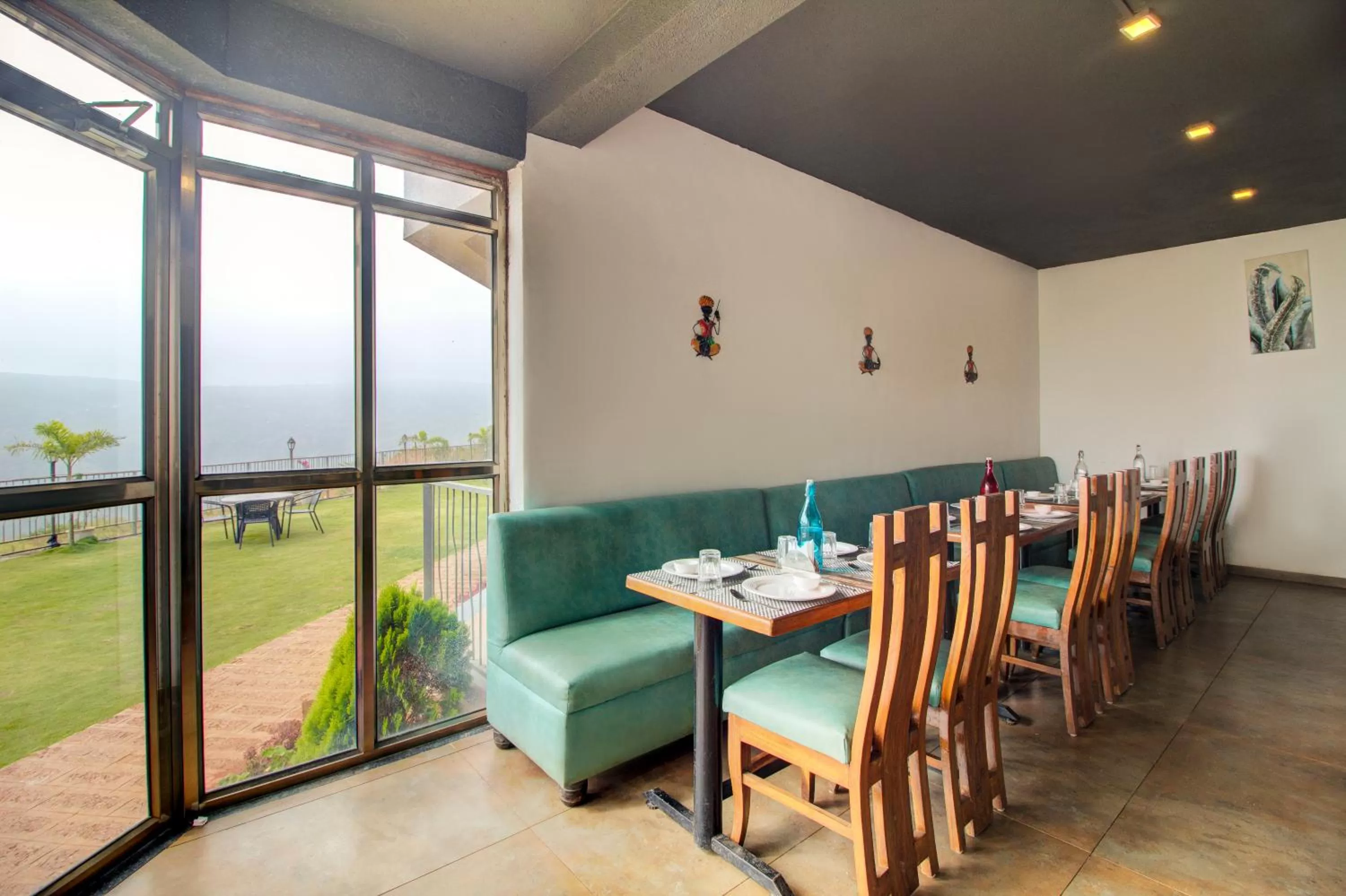 Restaurant/places to eat in Mountain Breeze Resort, Mahabaleshwar